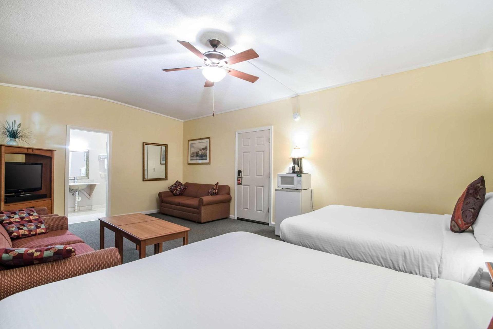 TiltonLodge Inn & Suites photo 27