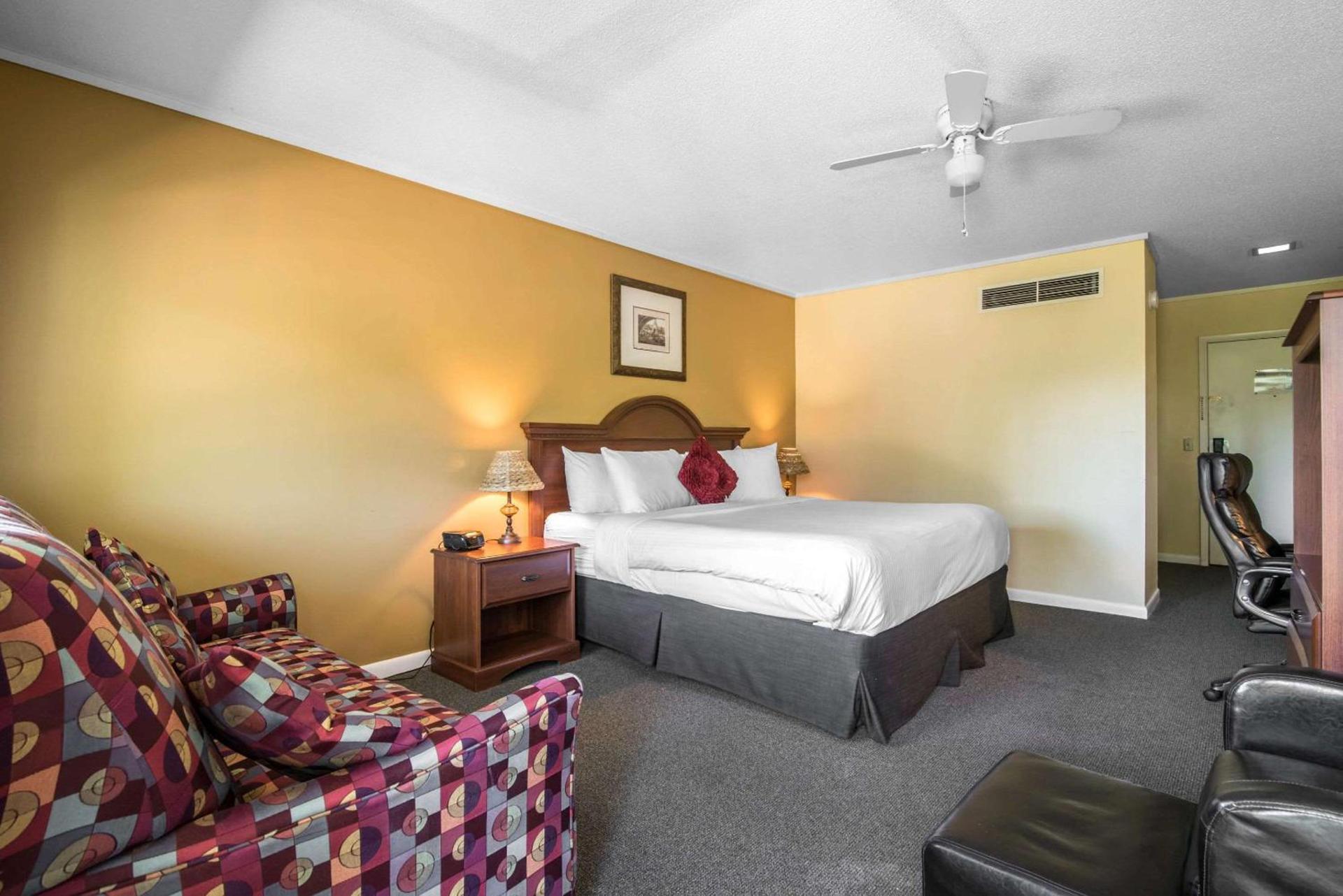 TiltonLodge Inn & Suites photo 26