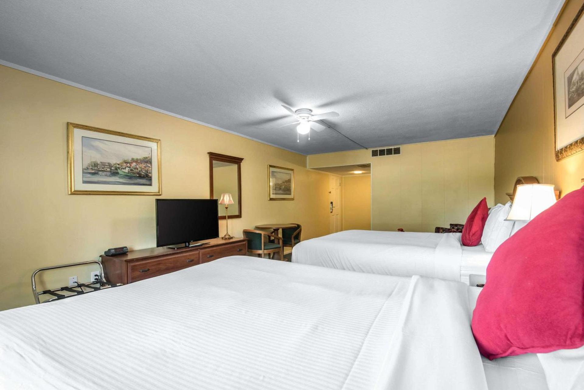 TiltonLodge Inn & Suites photo 25