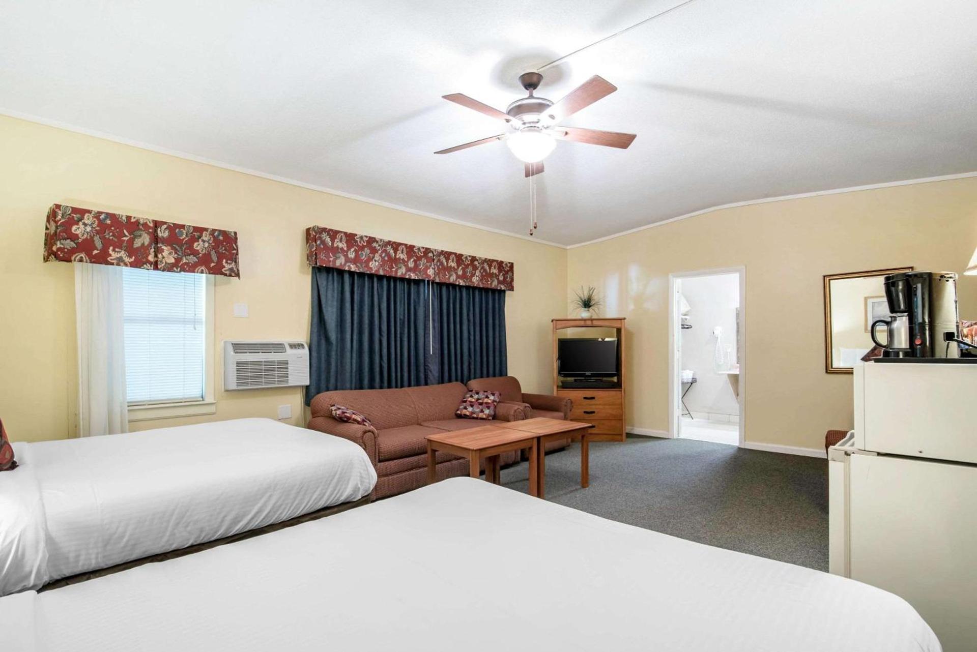 TiltonLodge Inn & Suites photo 31