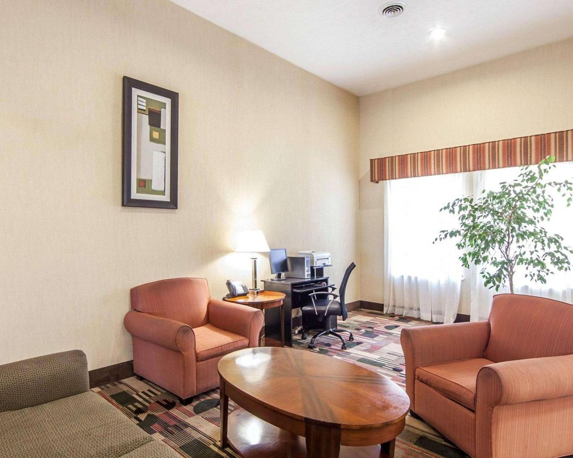 Quality Inn & Suites Portsmouth photo 4