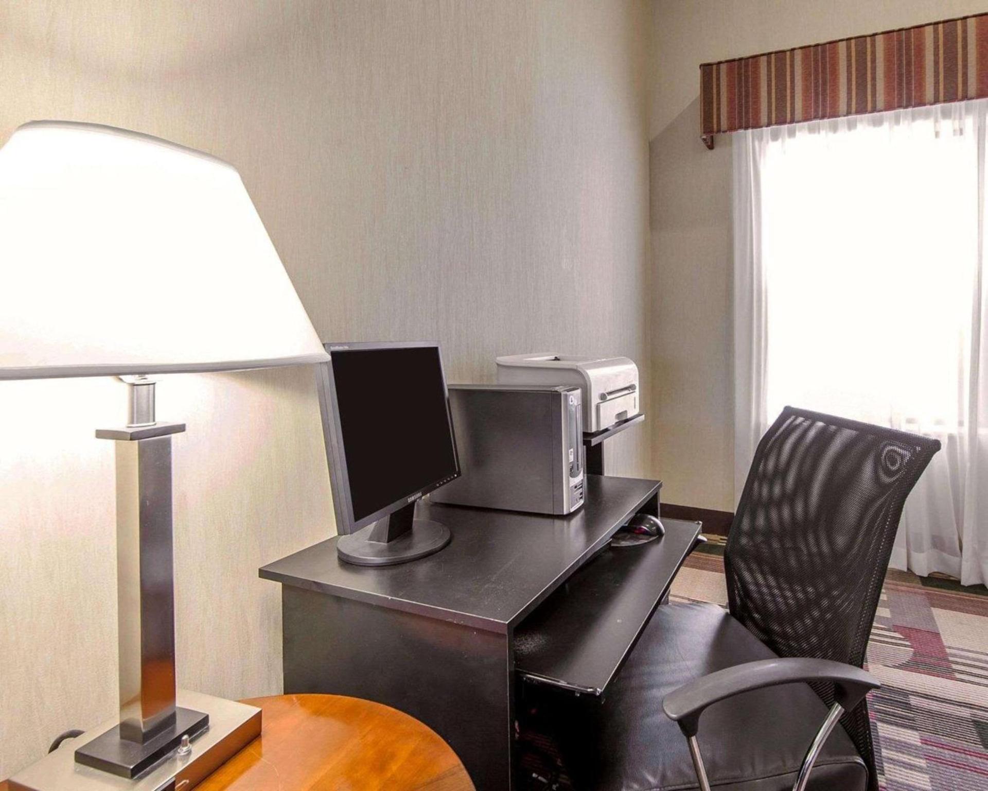 Quality Inn & Suites Portsmouth photo 17