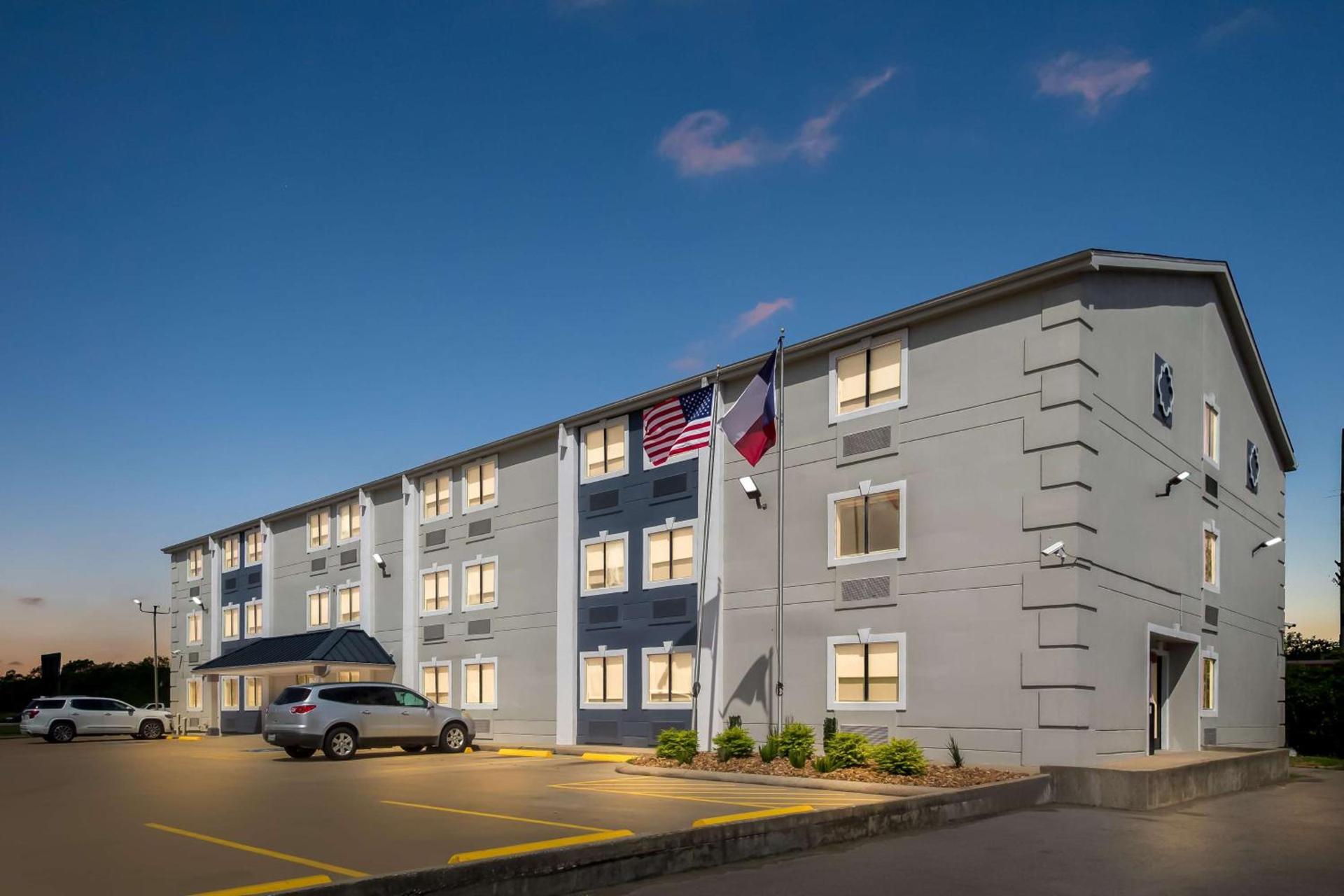 SureStay Hotel by Best Western Groves — hotel in Groves