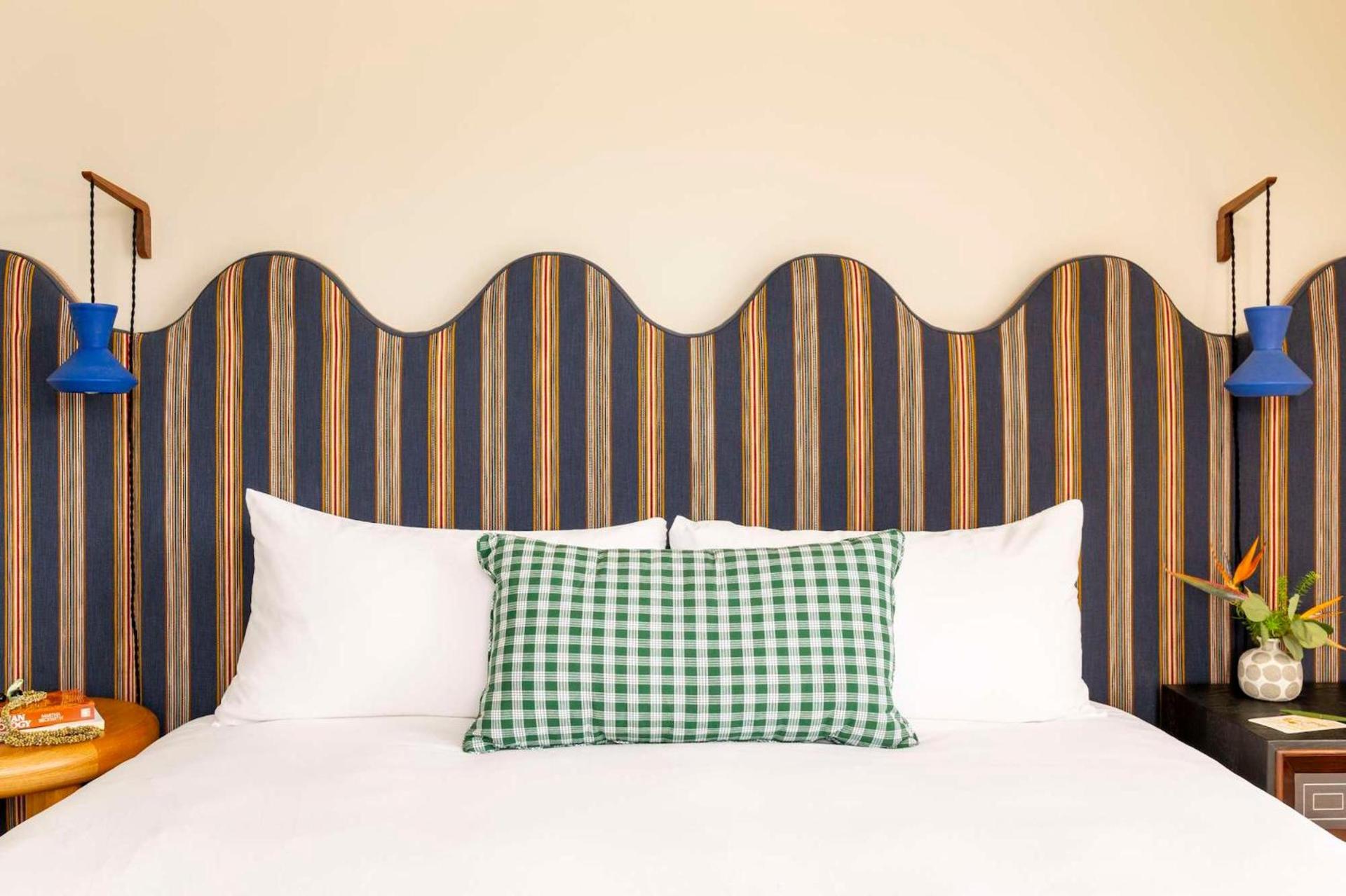 Wayfinder Waikiki - Voted Top 10 Best Hotels in Hawaii! photo 3