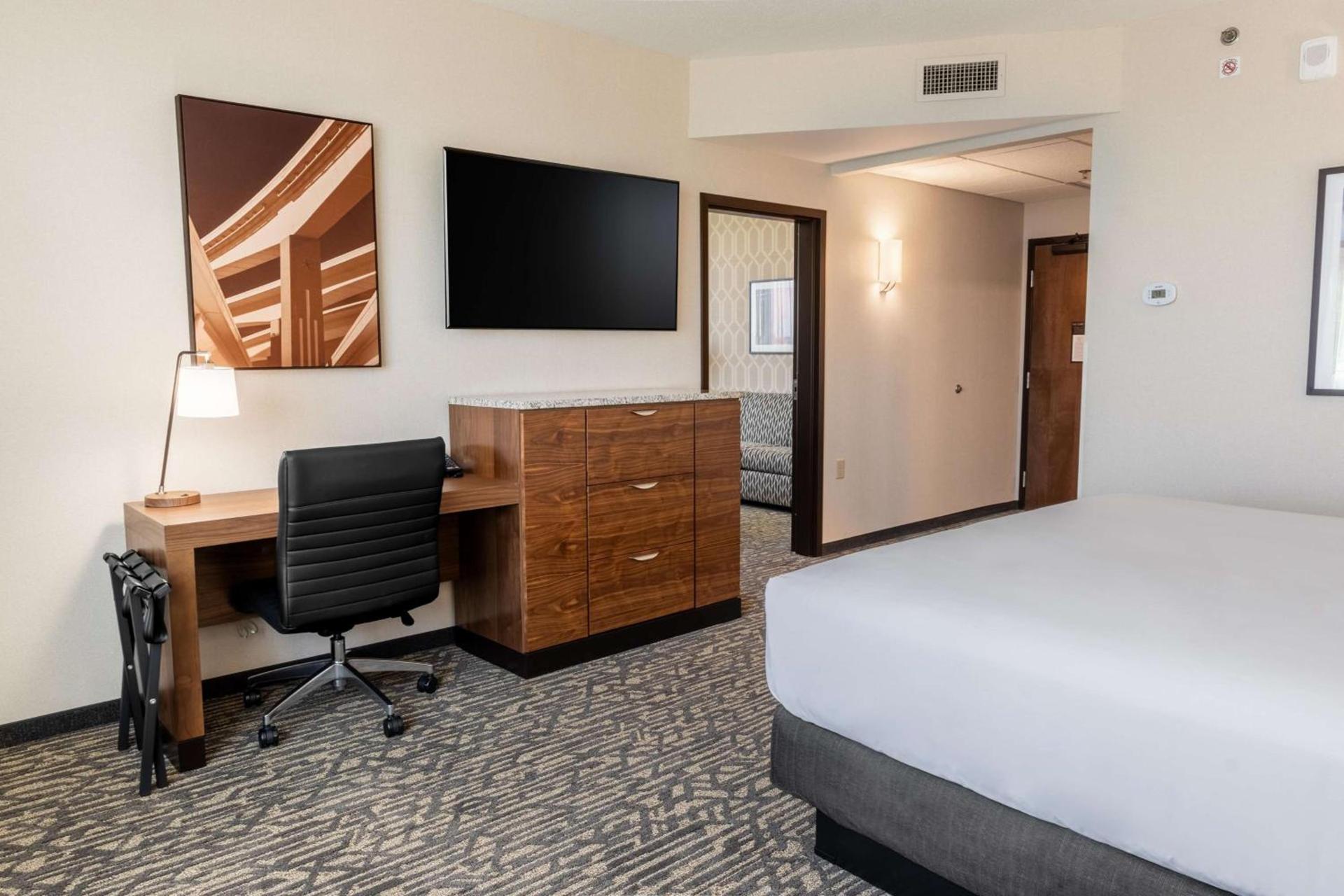 Drury Plaza Hotel Dallas Arlington photo 21