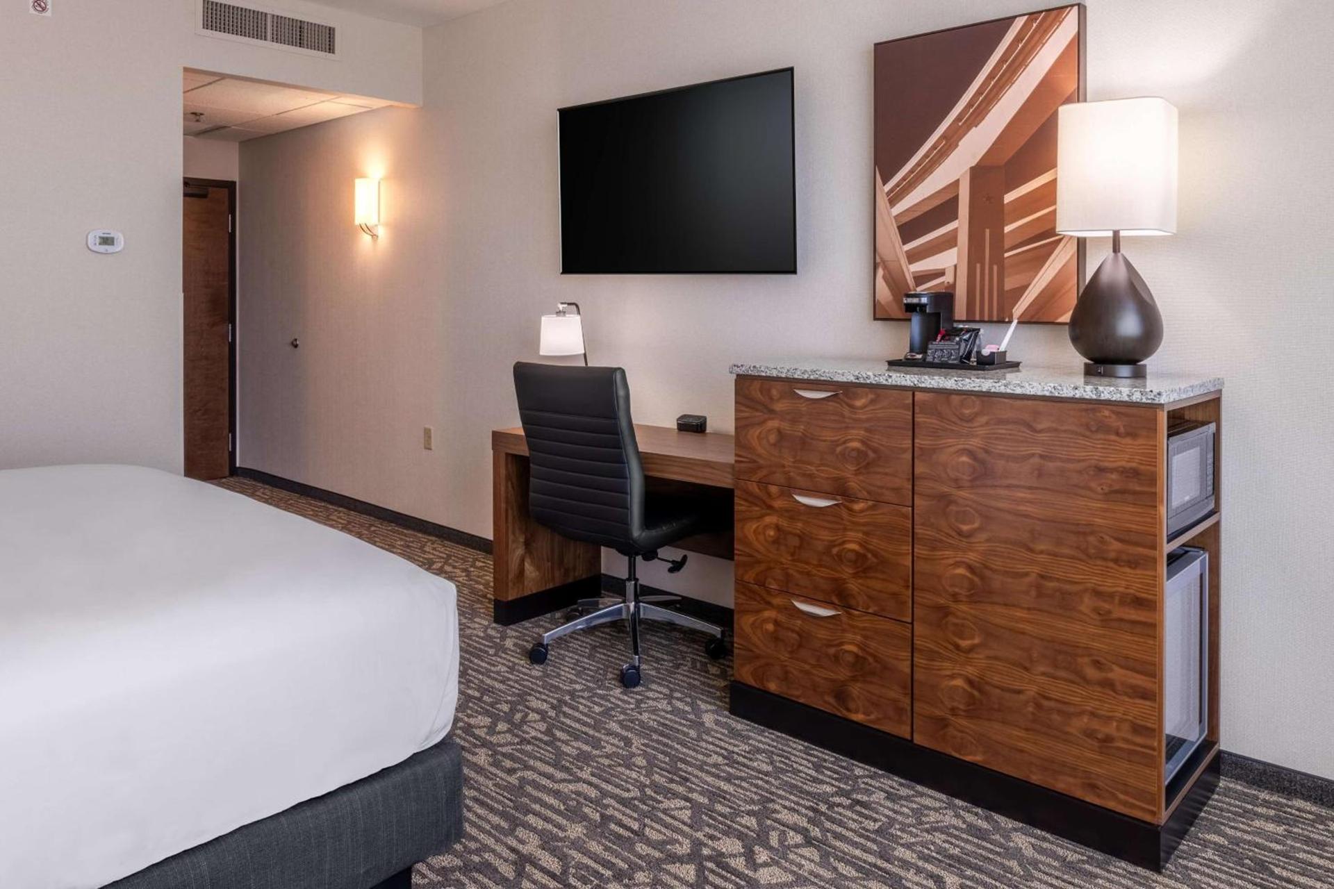 Drury Plaza Hotel Dallas Arlington photo 25
