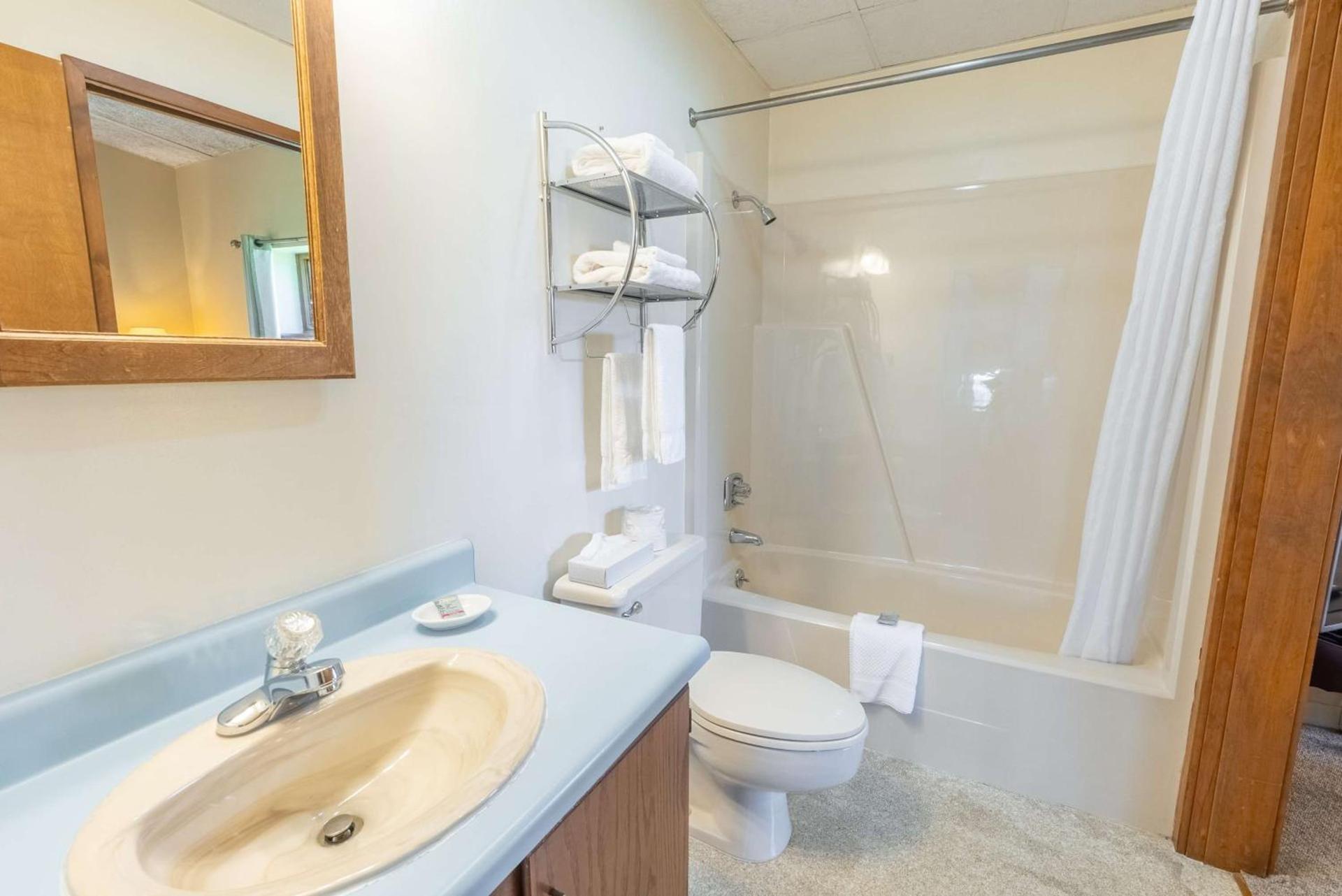 Fireside Inn and Suites Bangor photo 43