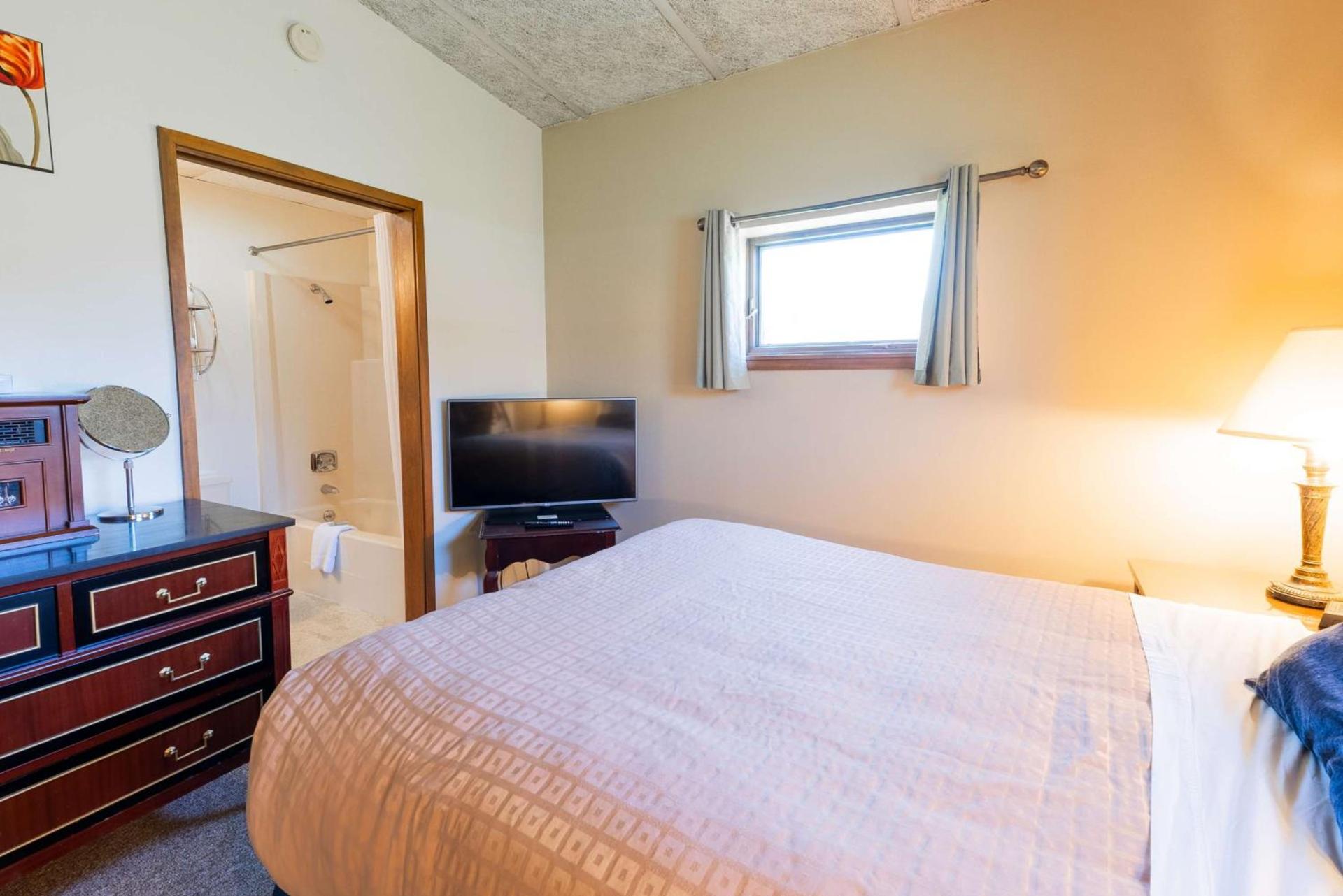 Fireside Inn and Suites Bangor photo 56