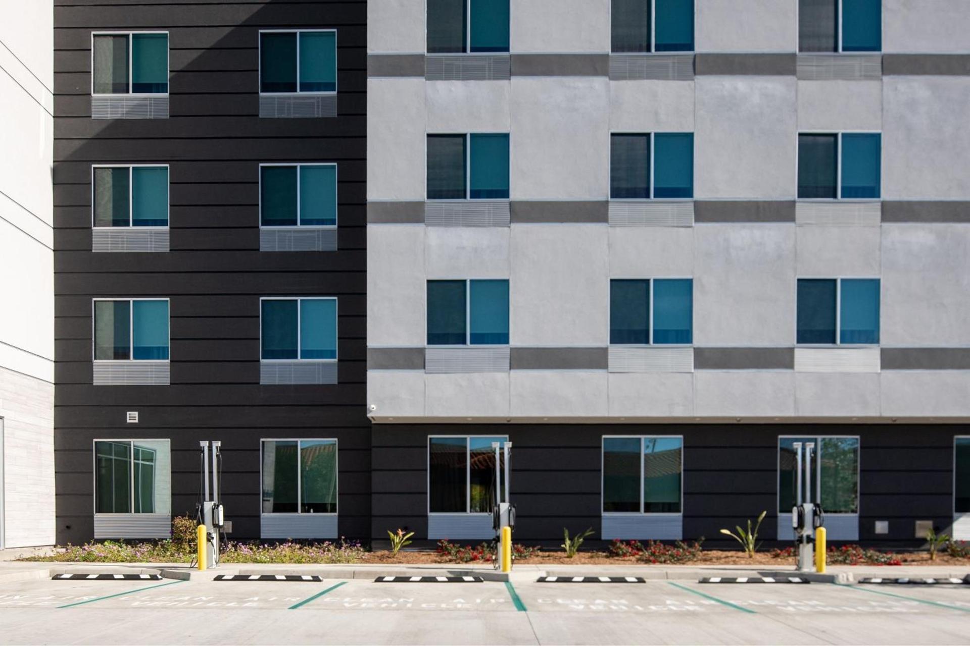 Fairfield by Marriott Inn & Suites Anaheim Los Alamitos photo 40