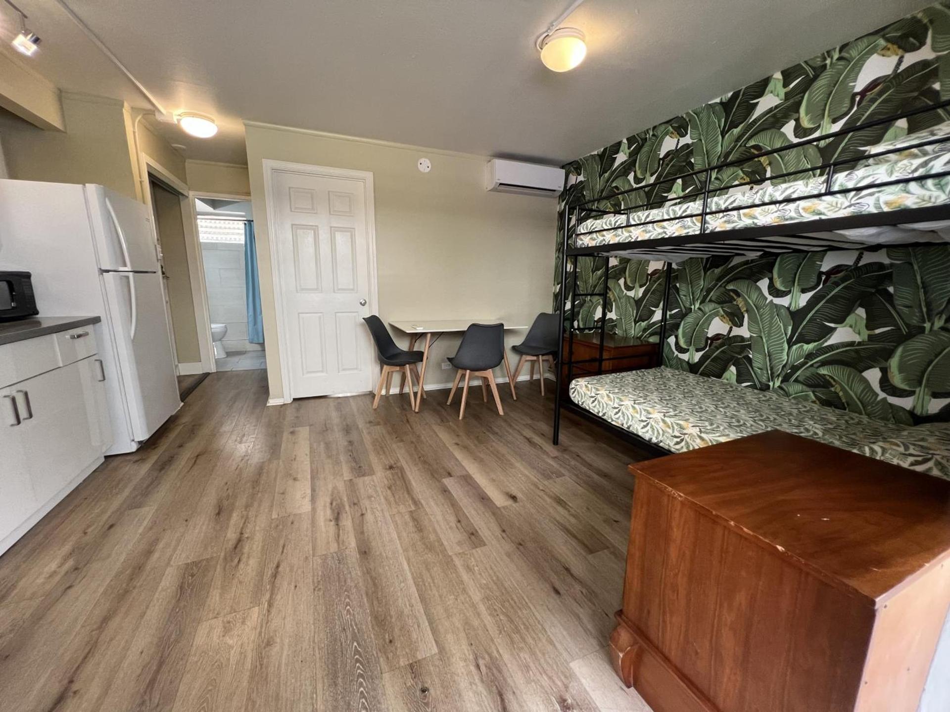 Waikiki Beachside Hostel photo 66