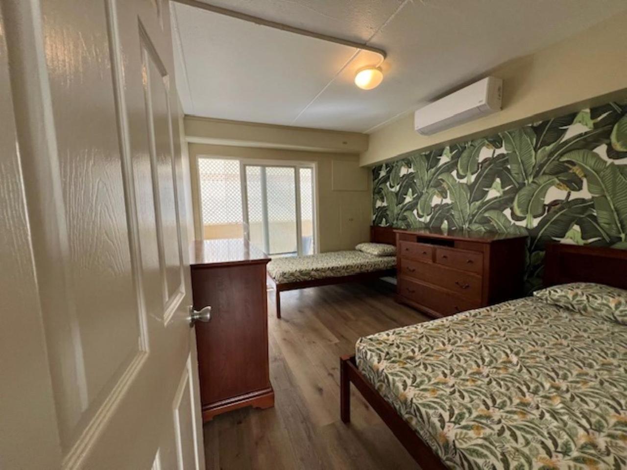 Waikiki Beachside Hostel photo 22