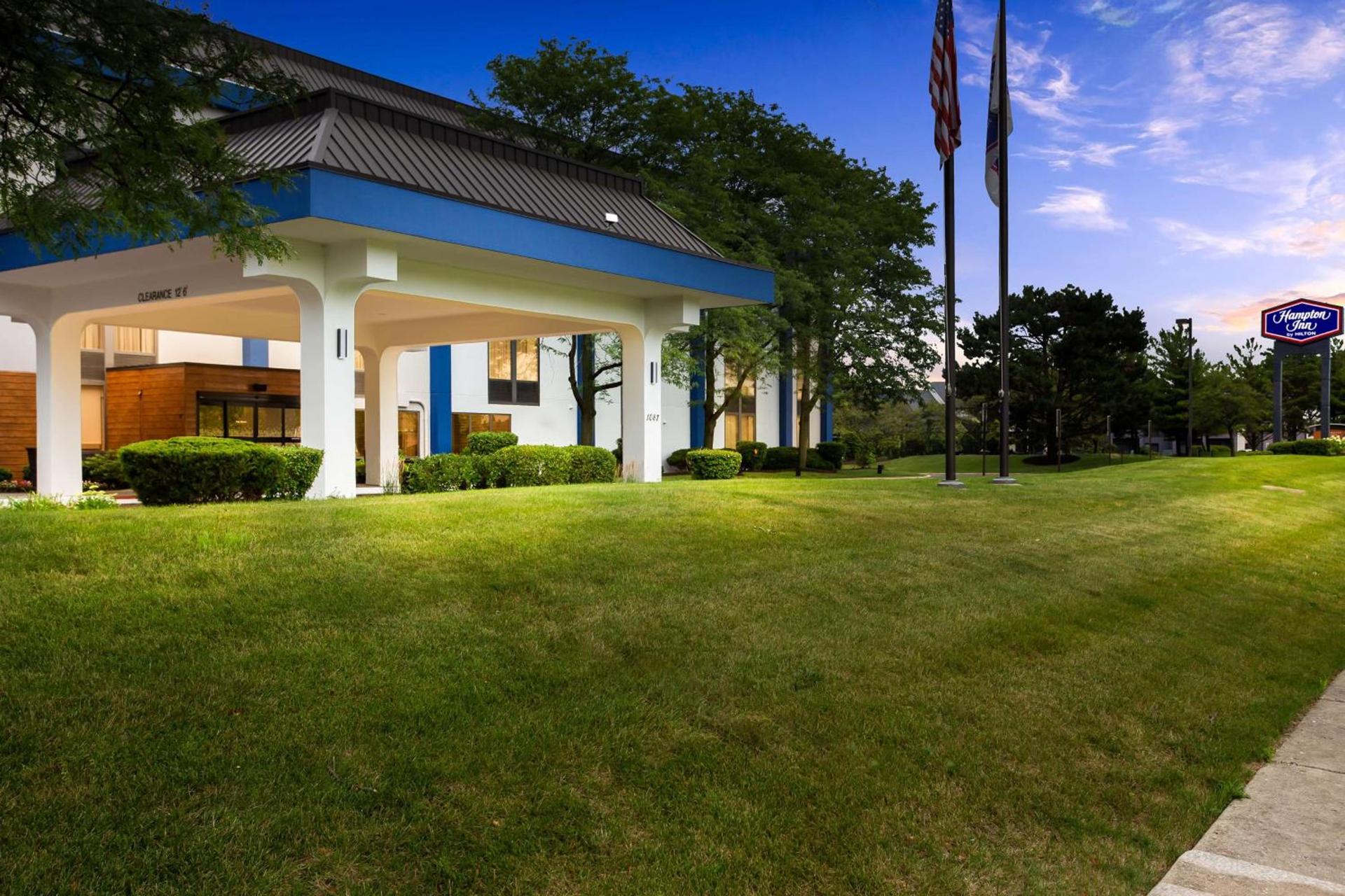 Hampton Inn Chicago-Naperville photo 2