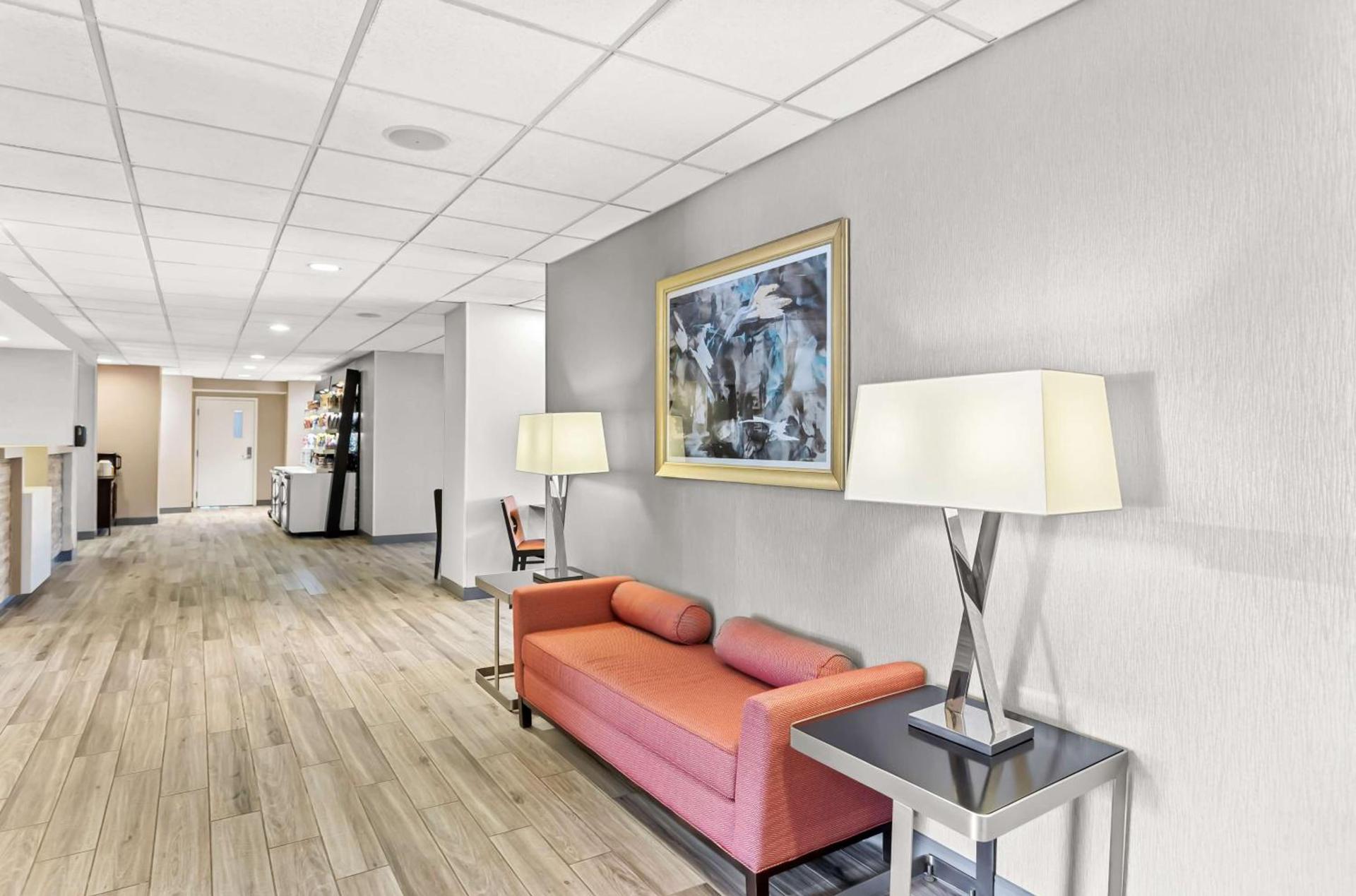 Hampton Inn Chicago-Naperville photo 7
