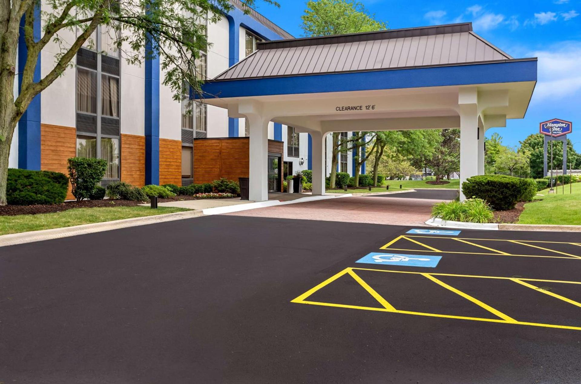 Hampton Inn Chicago-Naperville photo 3