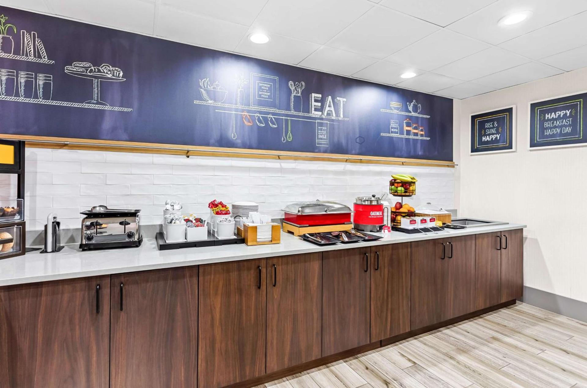 Hampton Inn Chicago-Naperville photo 15