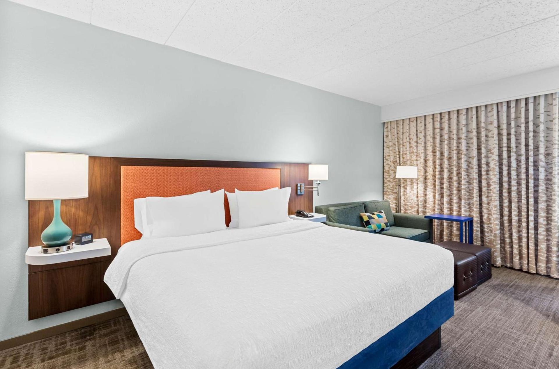 Hampton Inn Chicago-Naperville photo 20