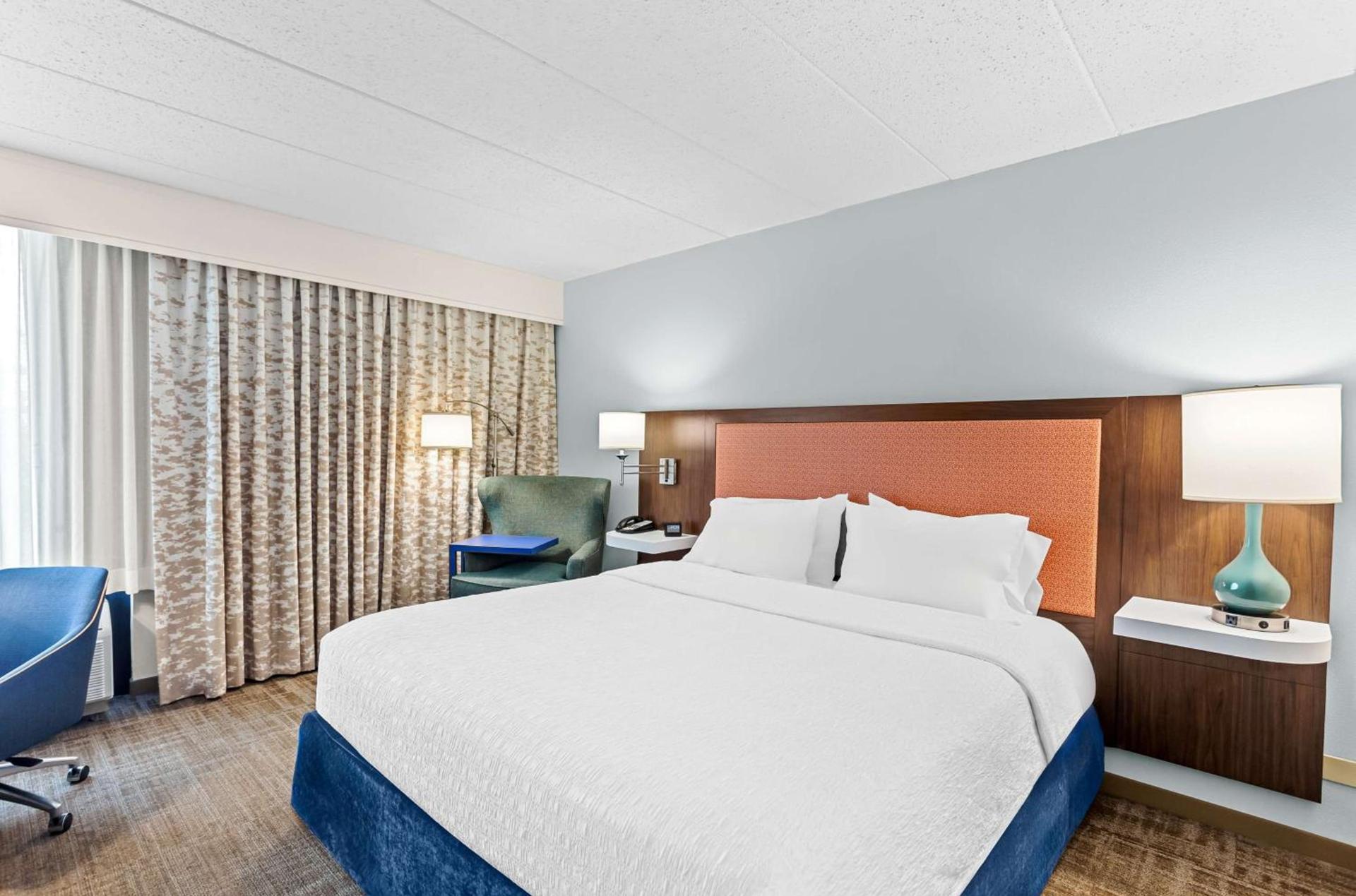 Hampton Inn Chicago-Naperville photo 19