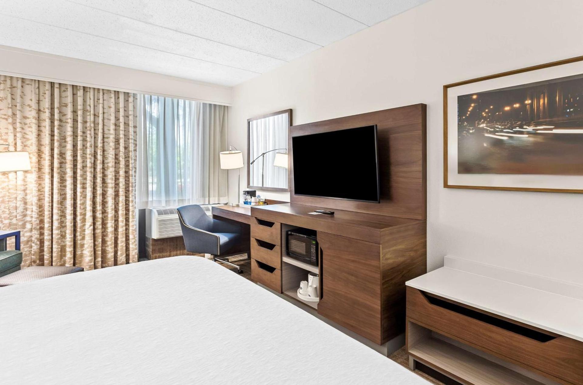 Hampton Inn Chicago-Naperville photo 23