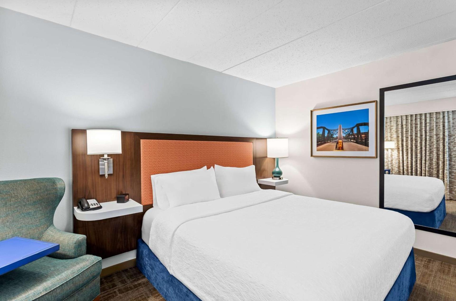 Hampton Inn Chicago-Naperville photo 22