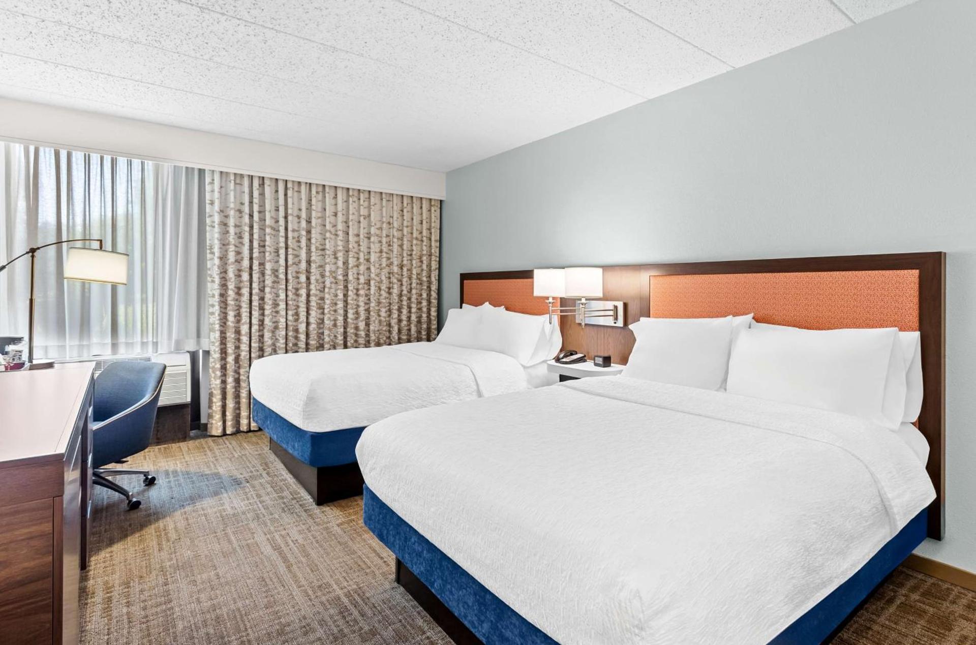 Hampton Inn Chicago-Naperville photo 25