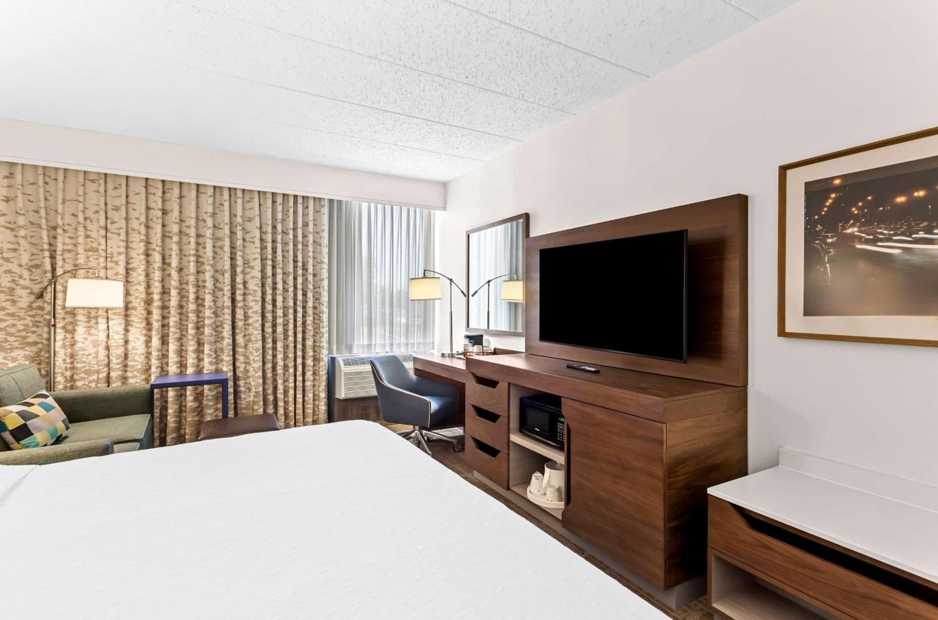 Hampton Inn Chicago-Naperville photo 29