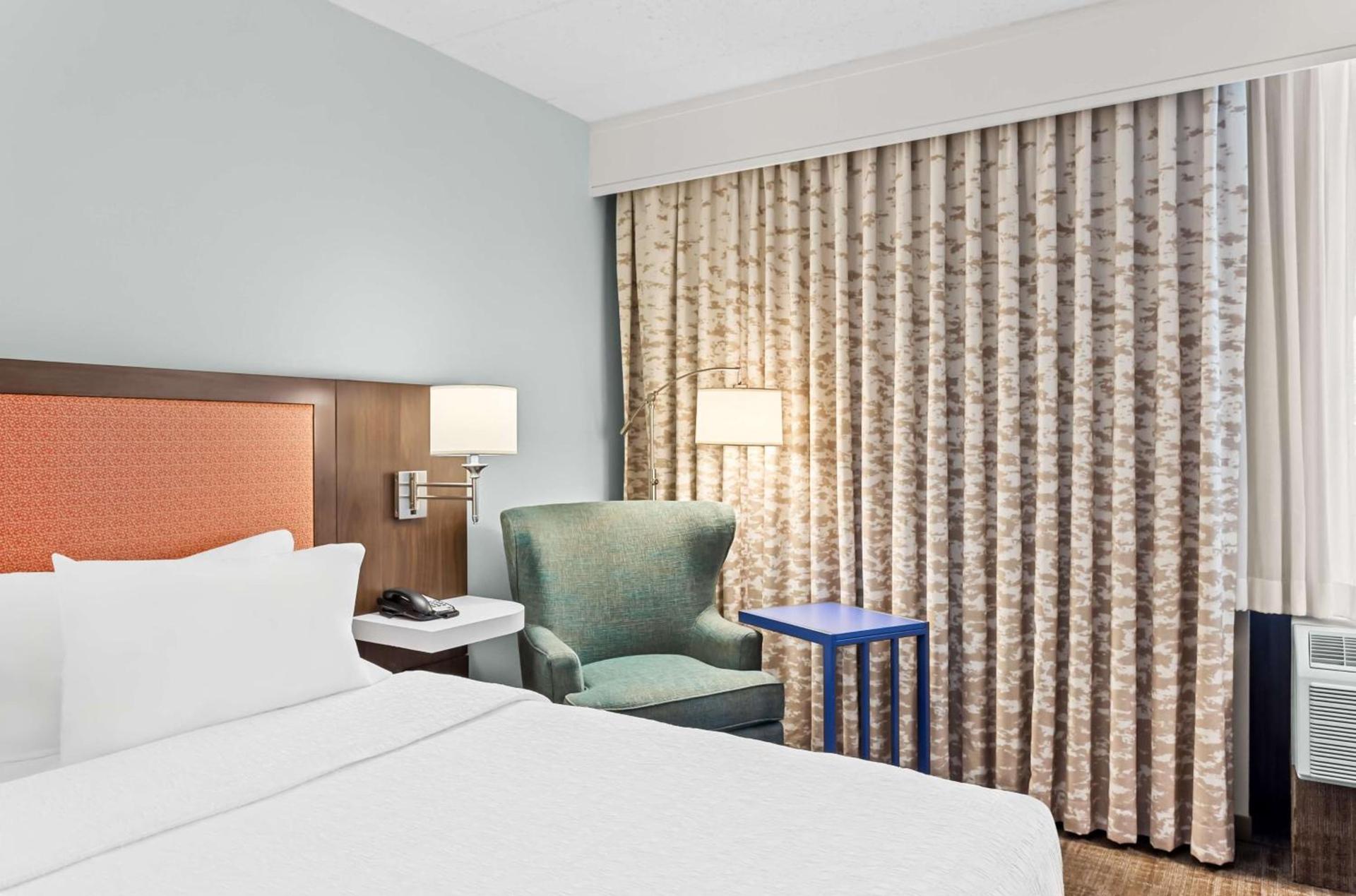 Hampton Inn Chicago-Naperville photo 31