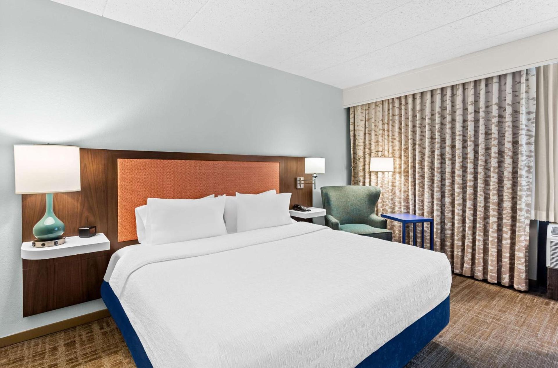 Hampton Inn Chicago-Naperville photo 28