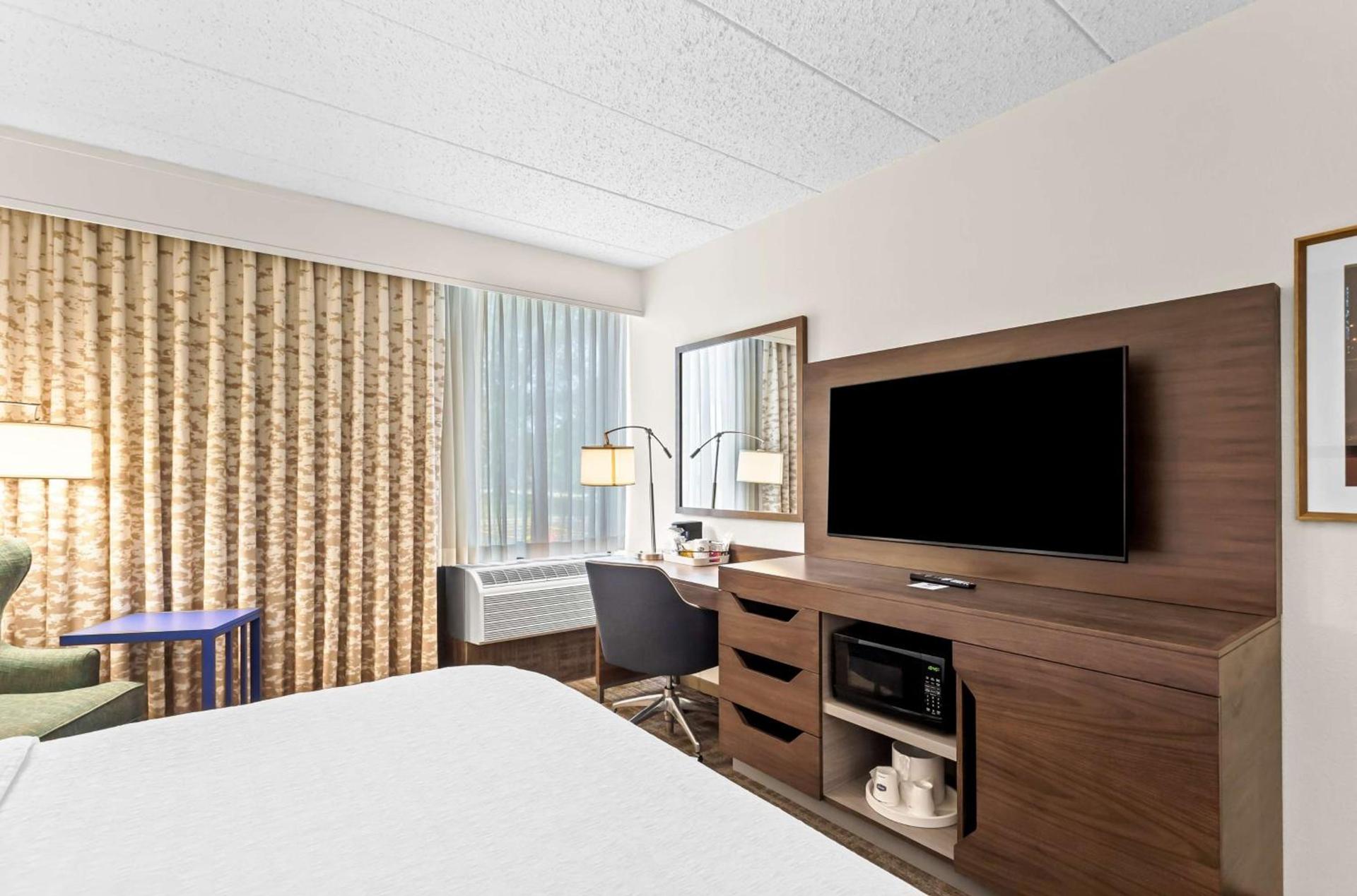 Hampton Inn Chicago-Naperville photo 30