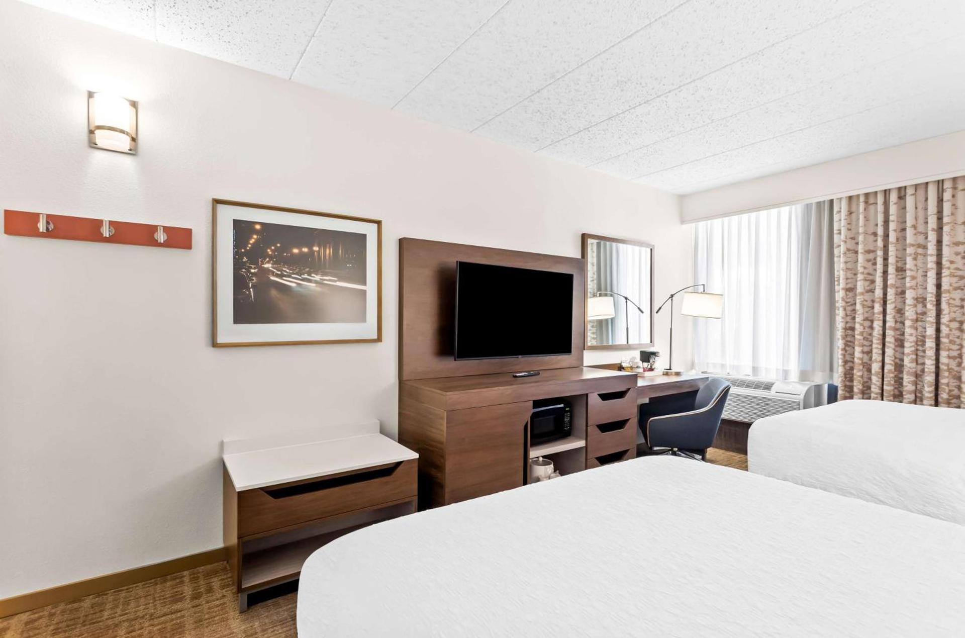 Hampton Inn Chicago-Naperville photo 33