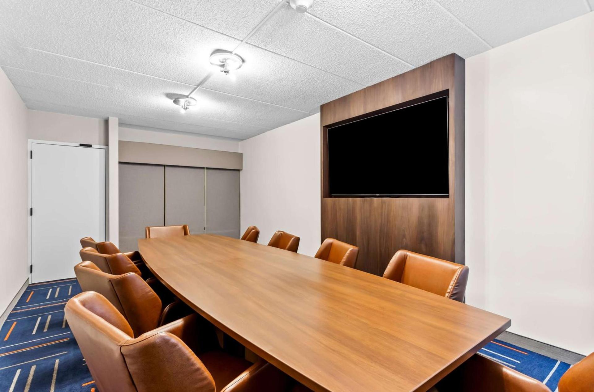 Hampton Inn Chicago-Naperville photo 38