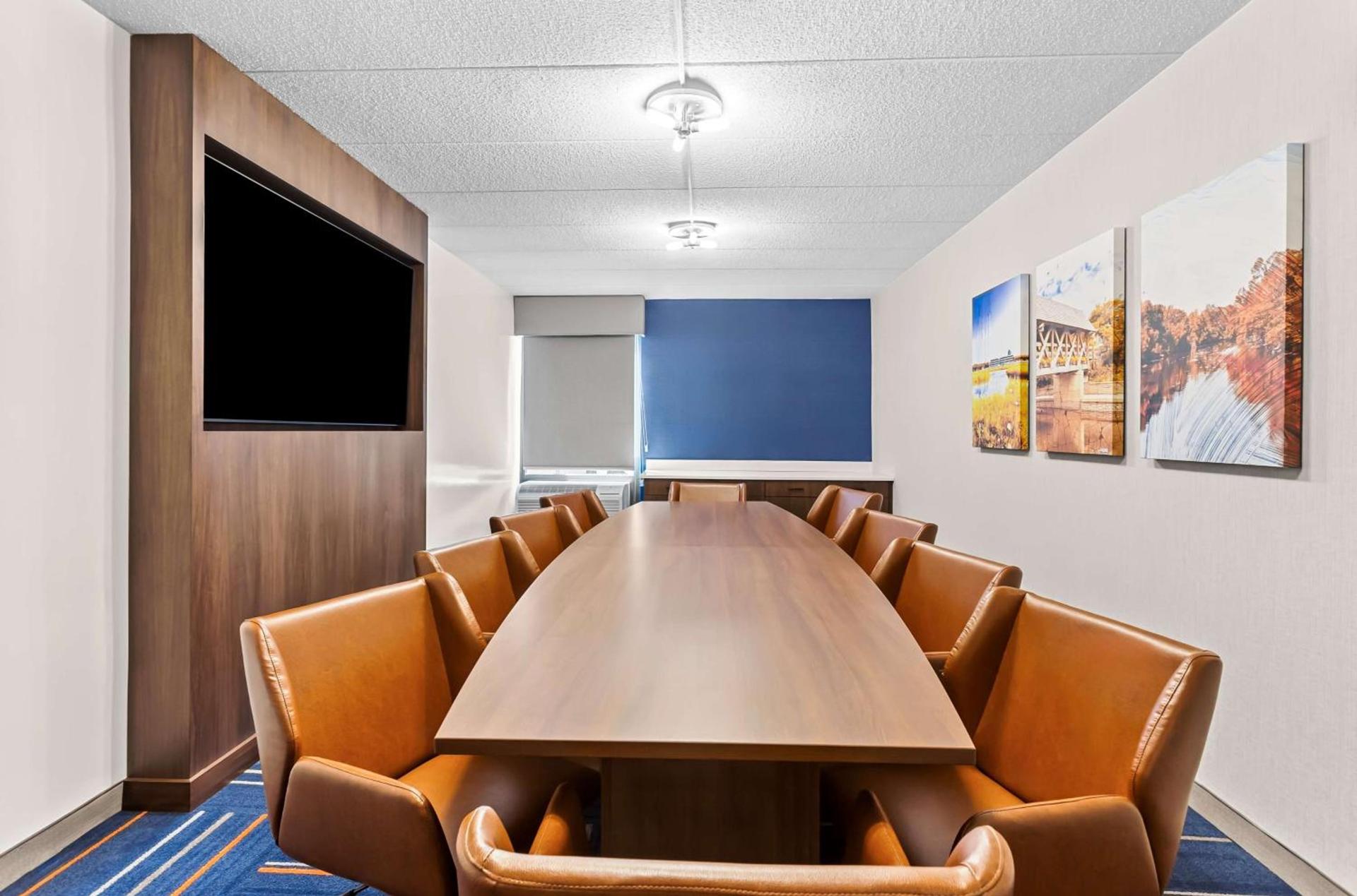 Hampton Inn Chicago-Naperville photo 40