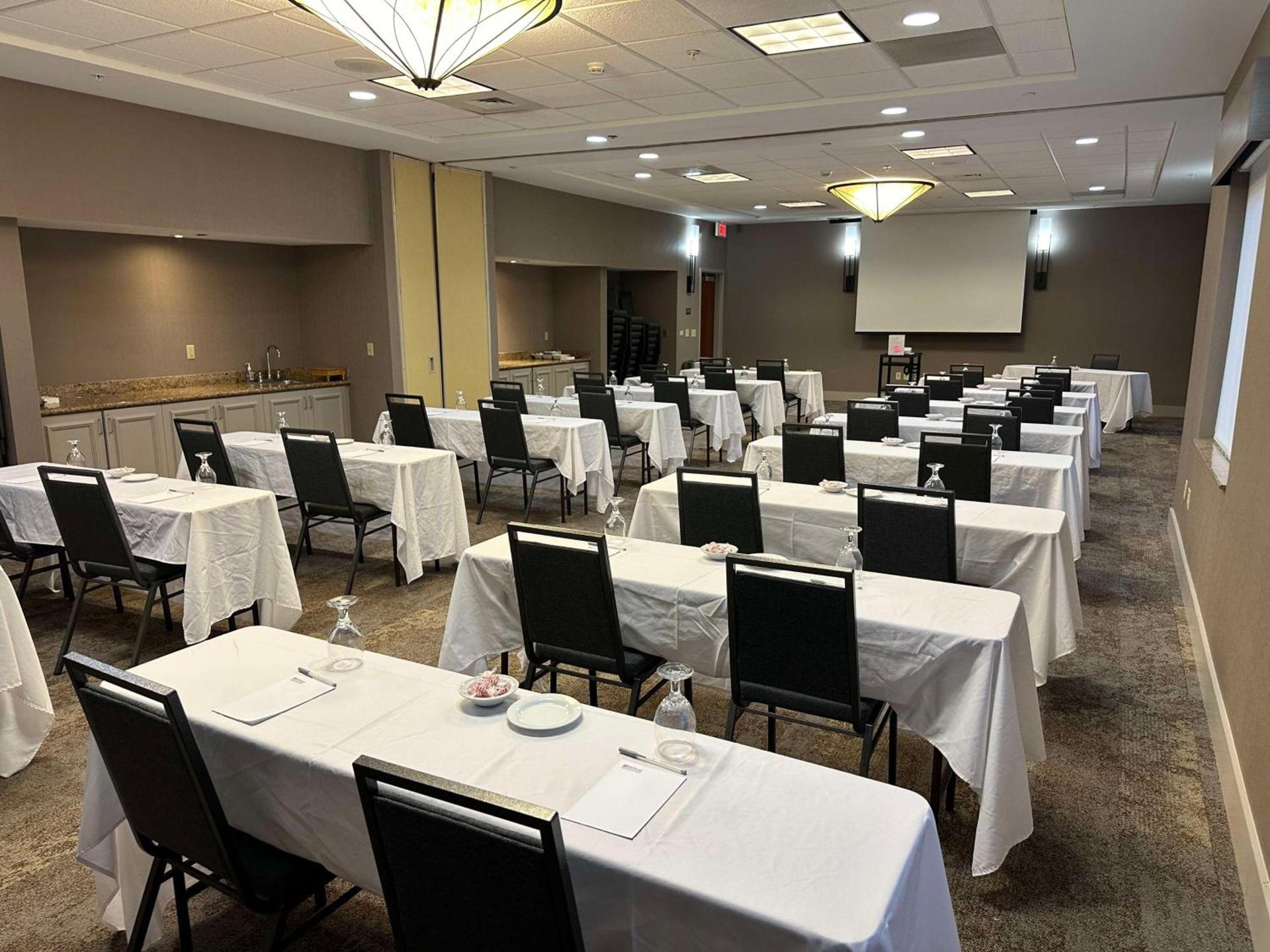 Hilton Garden Inn Oconomowoc photo 45