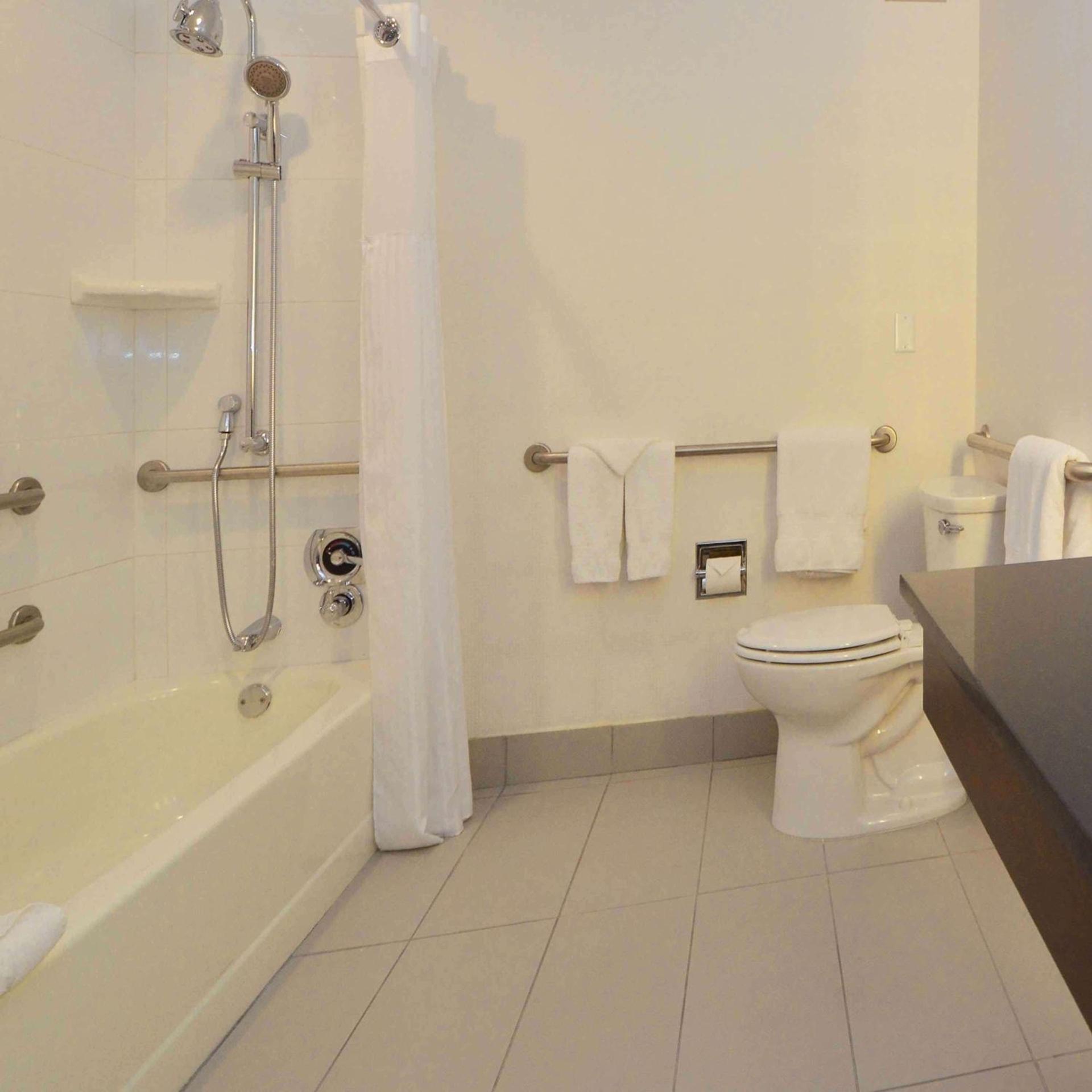 DoubleTree by Hilton Newark-Fremont photo 13