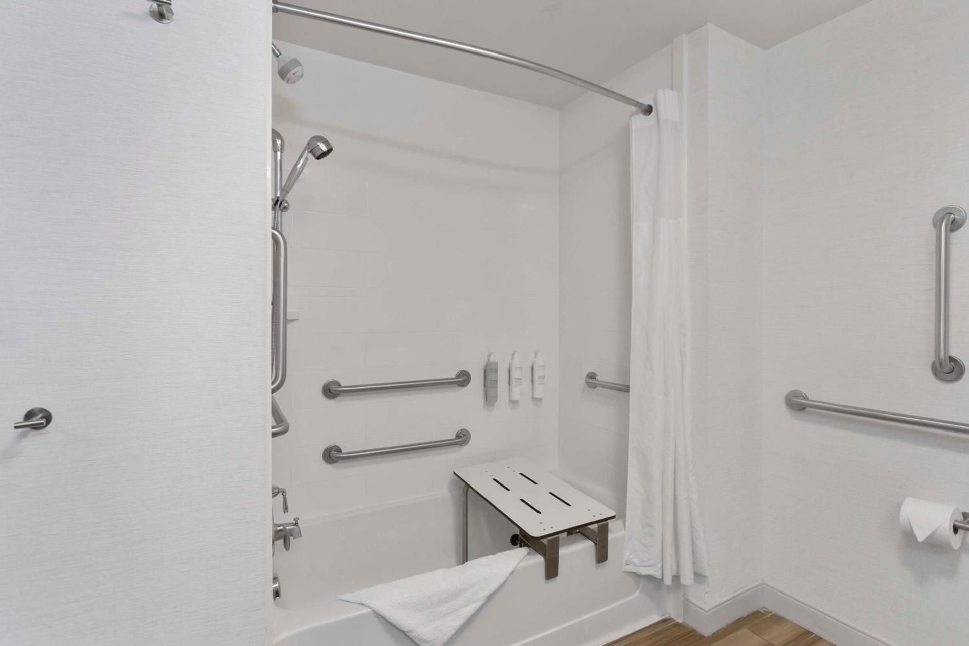 Hampton Inn & Suites by Hilton Columbus Scioto Downs photo 40