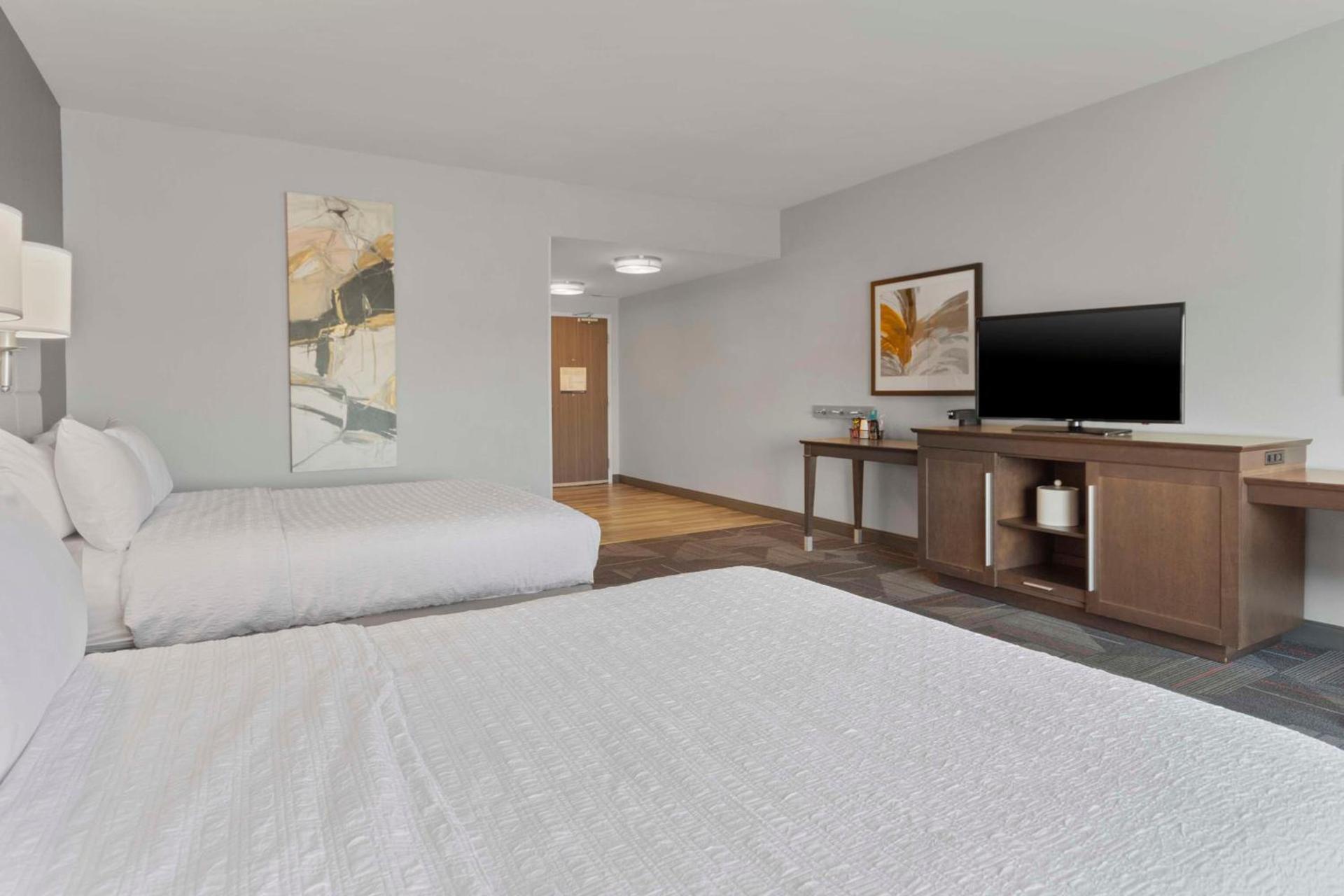 Hampton Inn & Suites by Hilton Columbus Scioto Downs photo 52