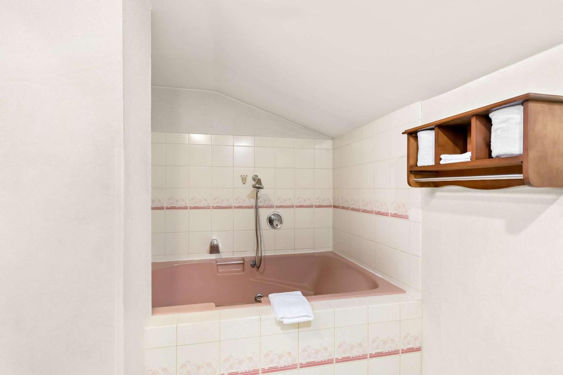 Quality Inn Mount Vernon photo 15
