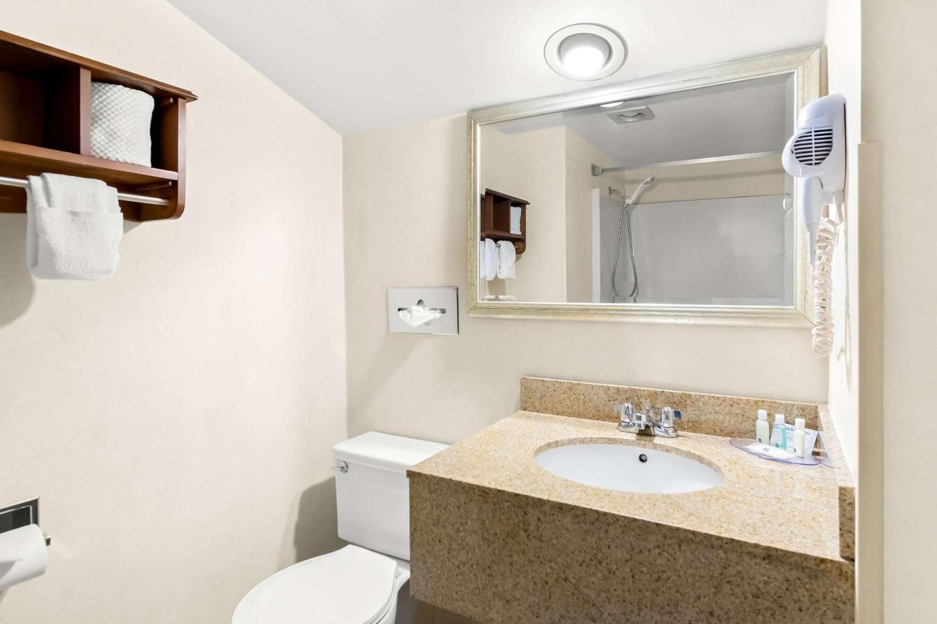 Quality Inn Mount Vernon photo 21