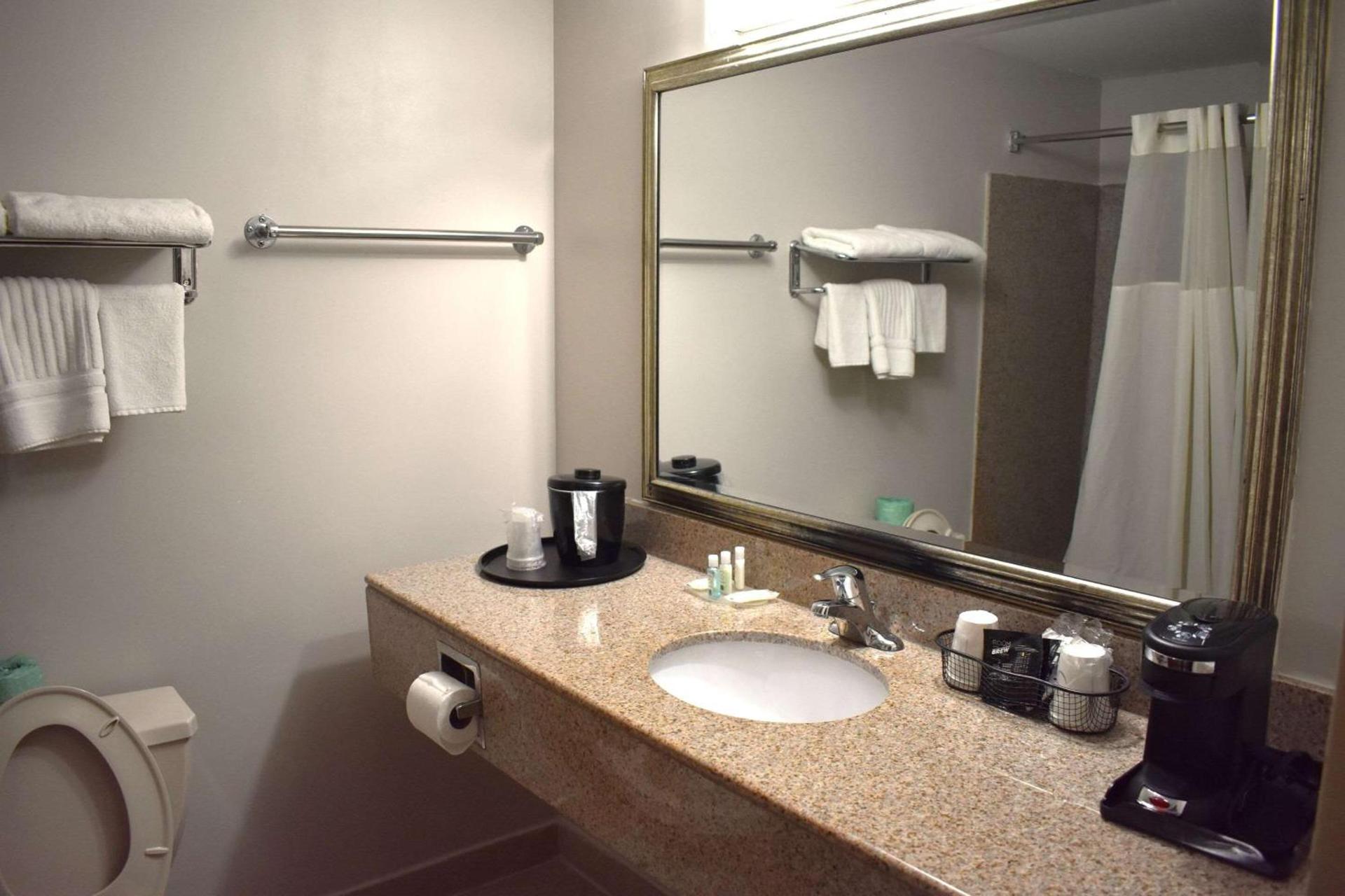 Quality Inn Vineland photo 18