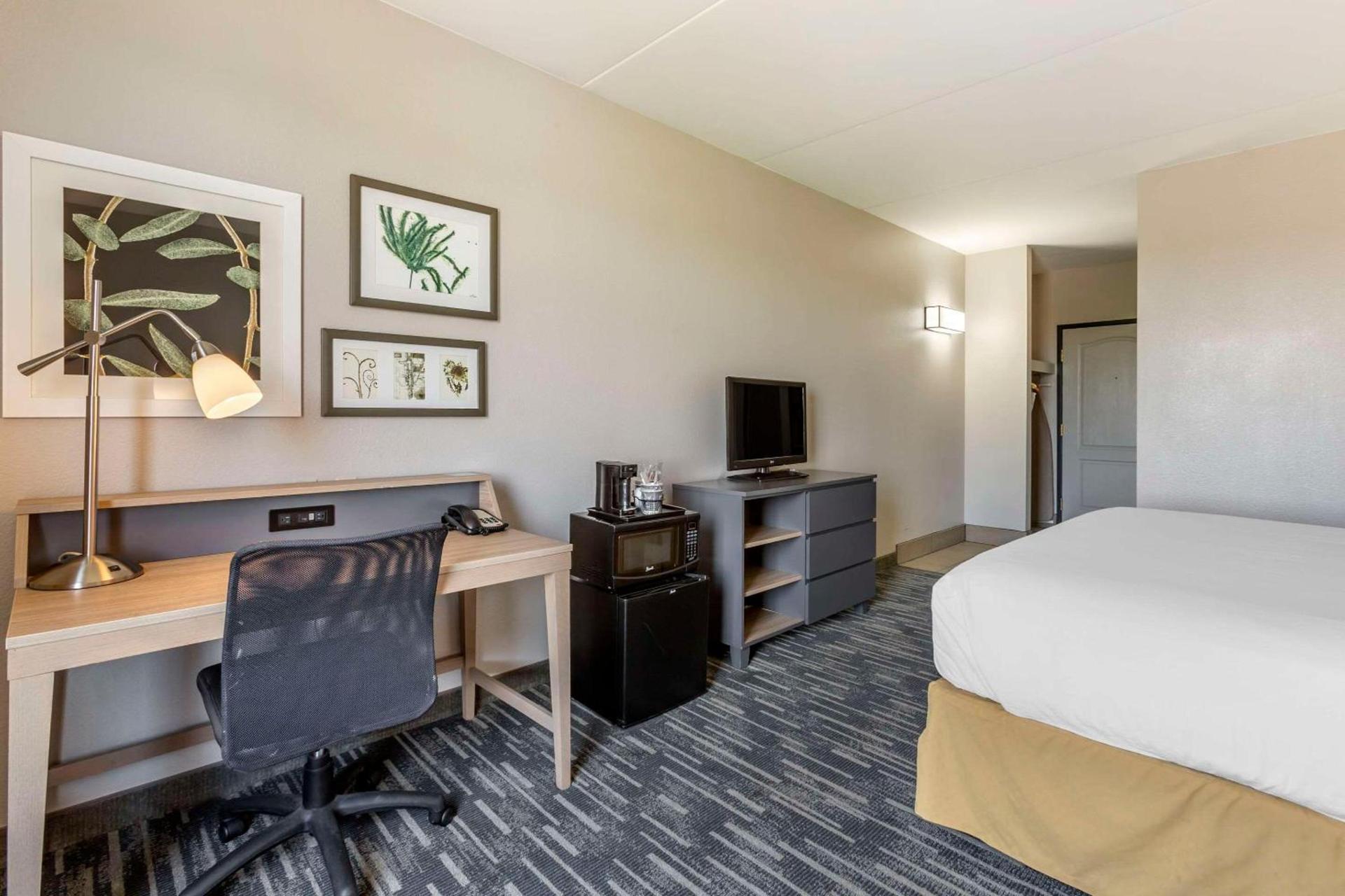 Country Inn & Suites by Radisson, Mesa, AZ photo 57