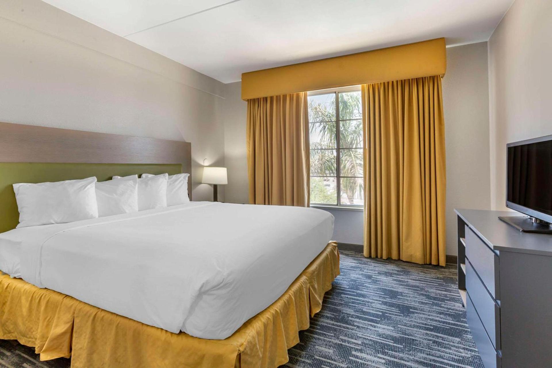 Country Inn & Suites by Radisson, Mesa, AZ photo 24