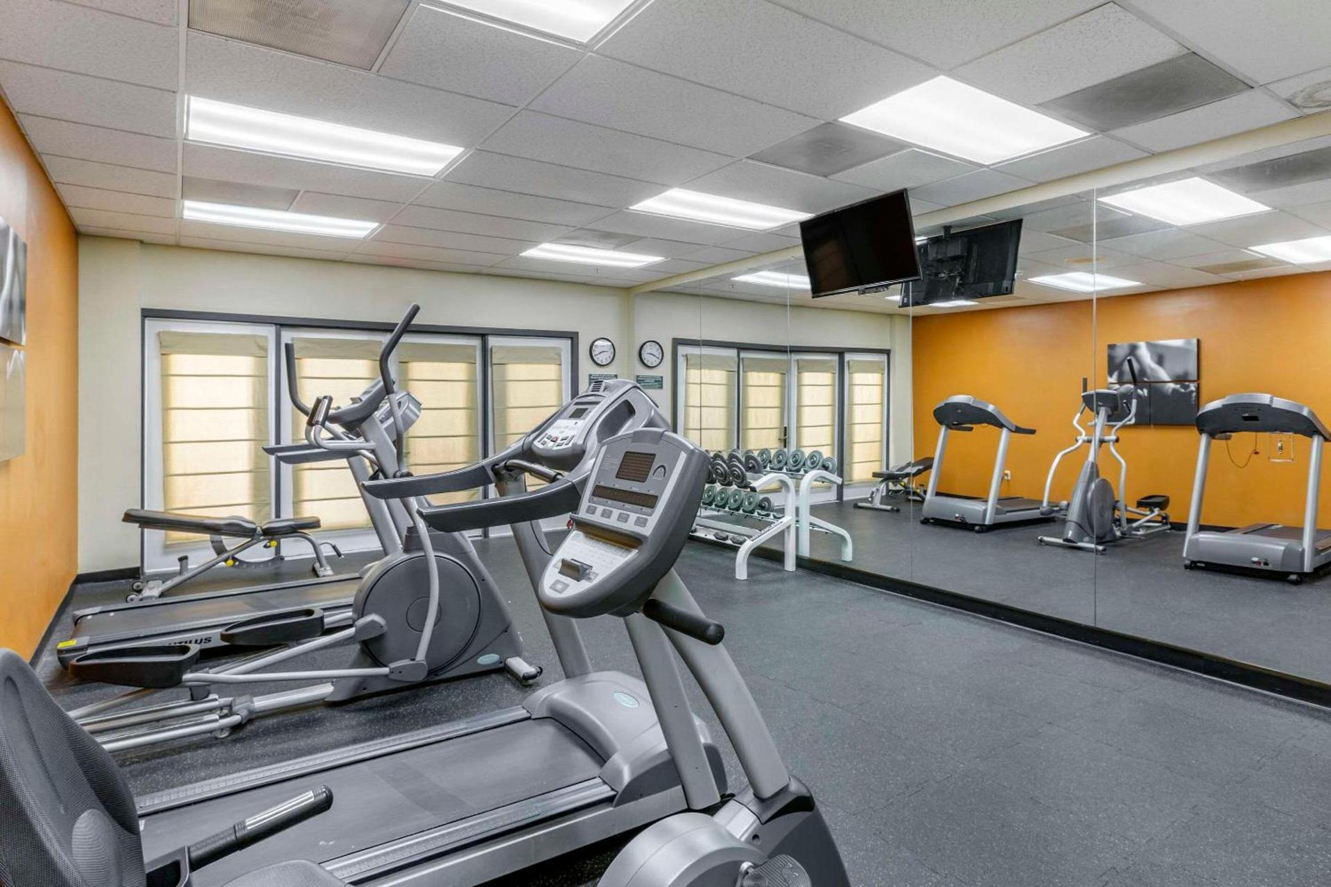 Country Inn & Suites by Radisson, Mesa, AZ photo 12