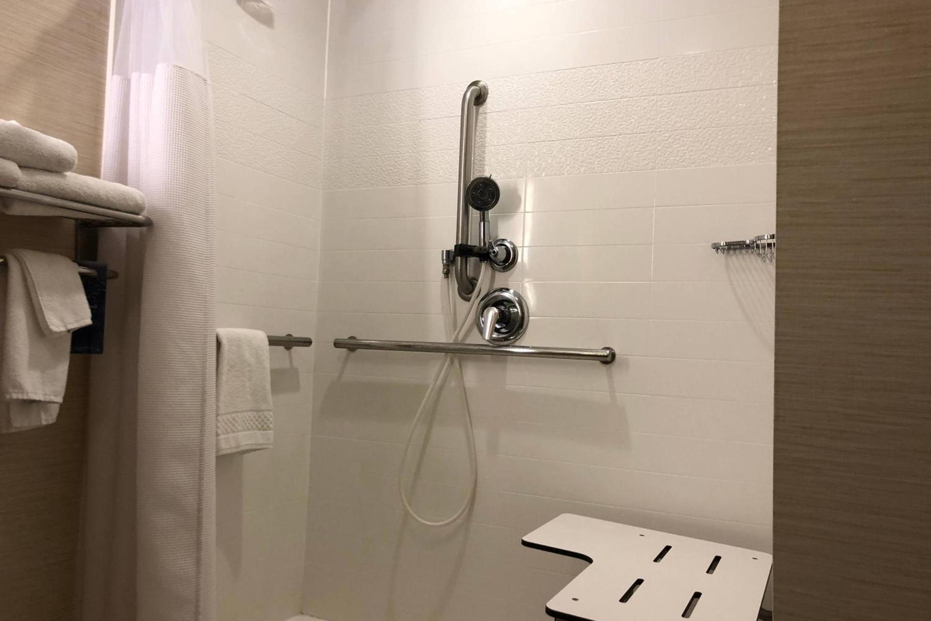 Fairfield Inn & Suites by Marriott Alexandria photo 18