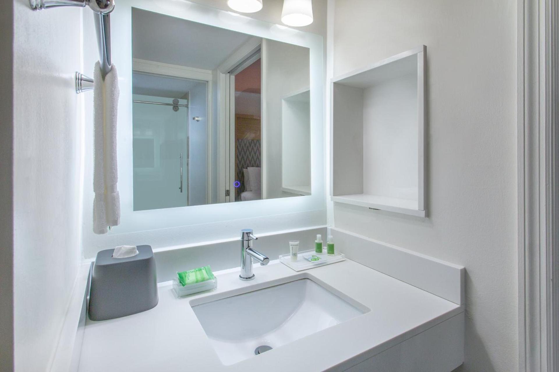 Holiday Inn & Suites Boca Raton - North photo 16