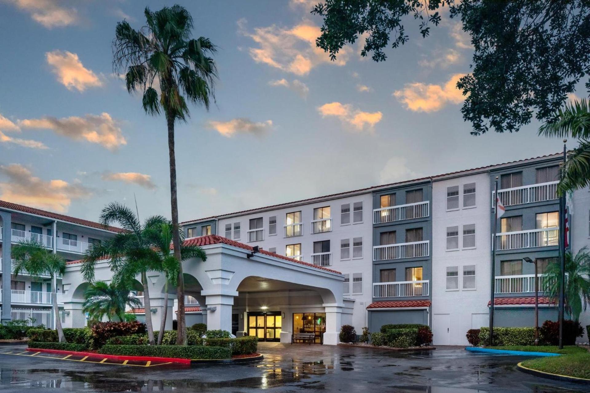 Holiday Inn & Suites Boca Raton - North photo 46