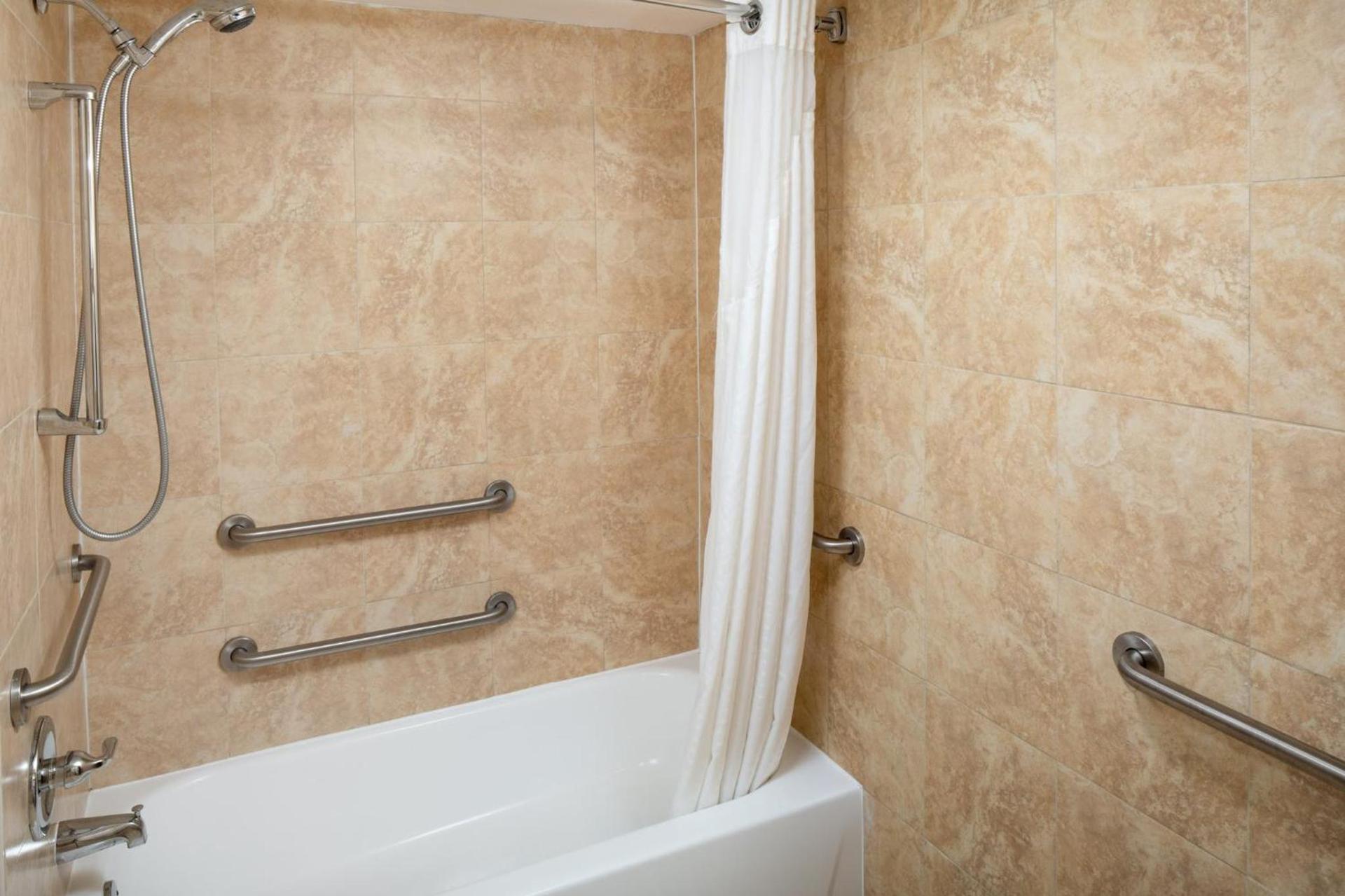 Holiday Inn & Suites Boca Raton - North photo 22