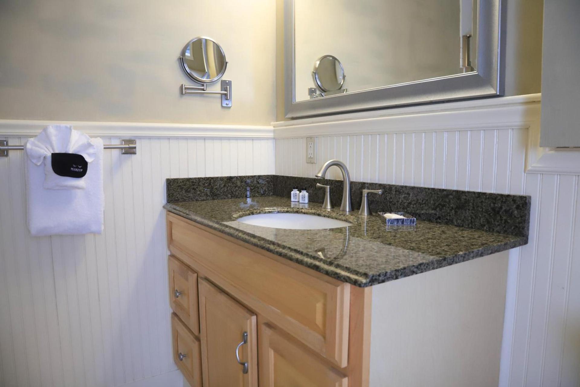 Hartstone Inn photo 20