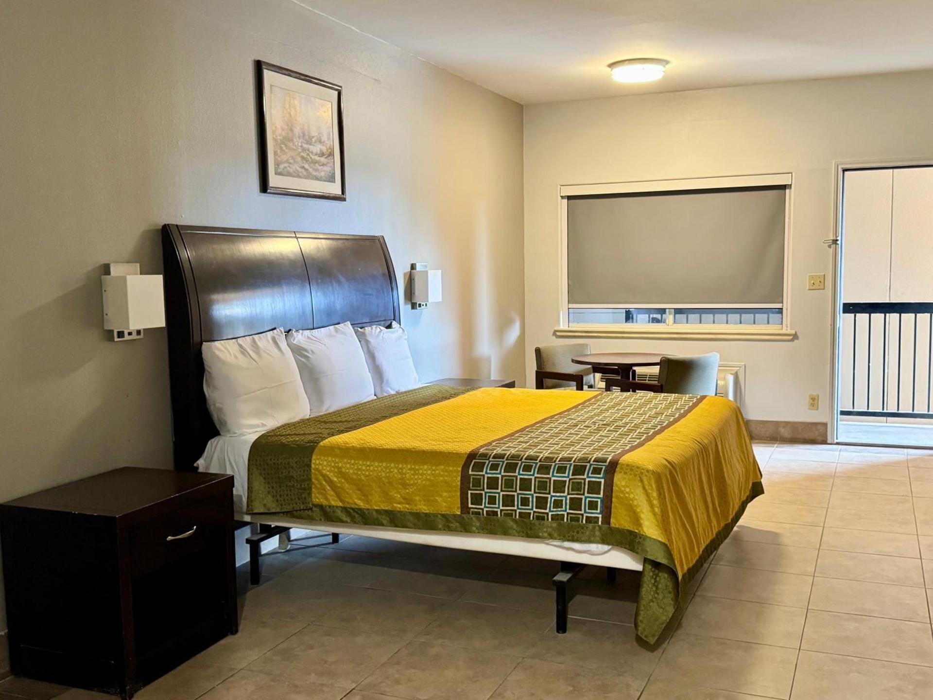 Texas Inn and Suites City Center at University Dr. photo 19