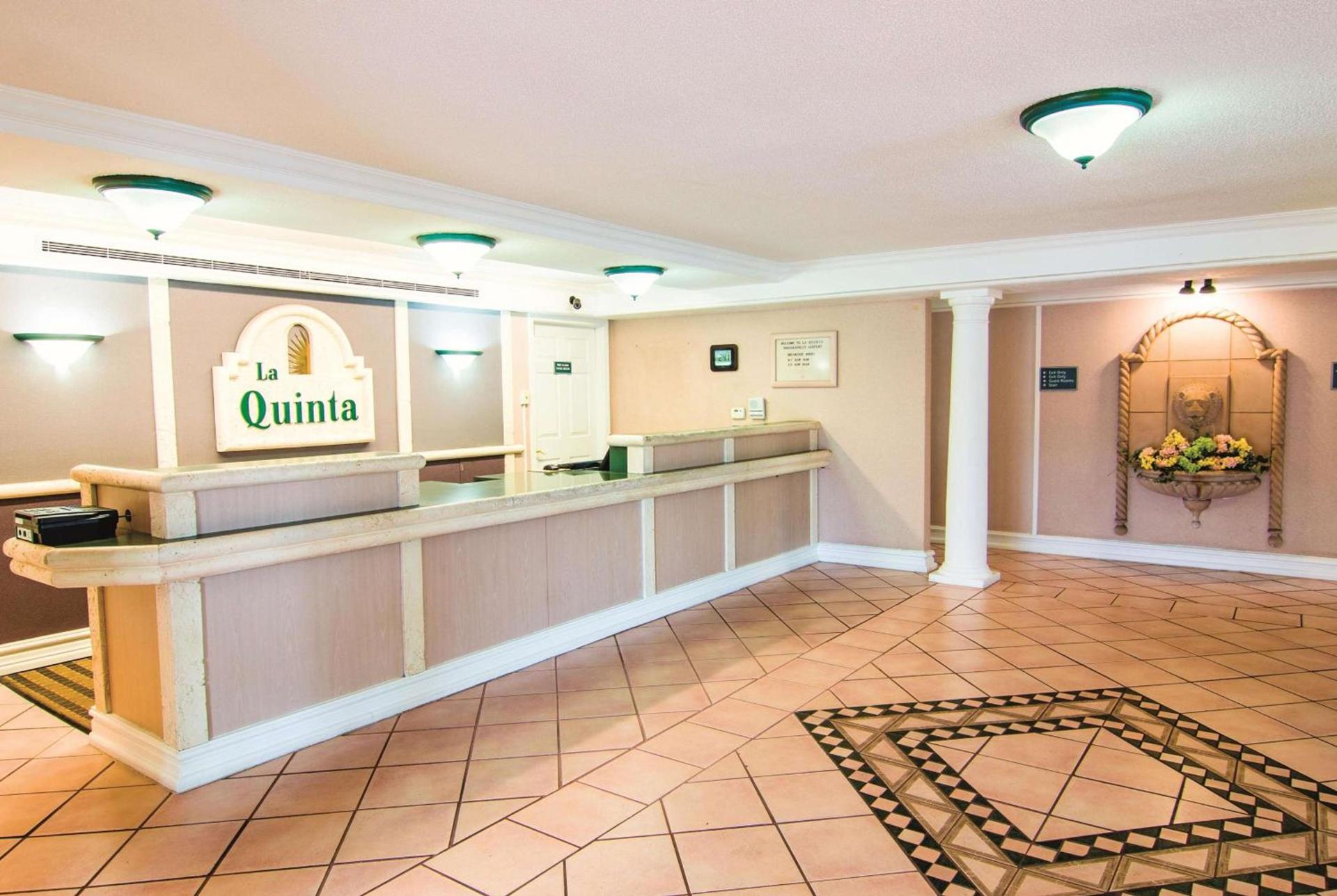 Baymont by Wyndham Indianapolis Airport Lynhurst photo 3