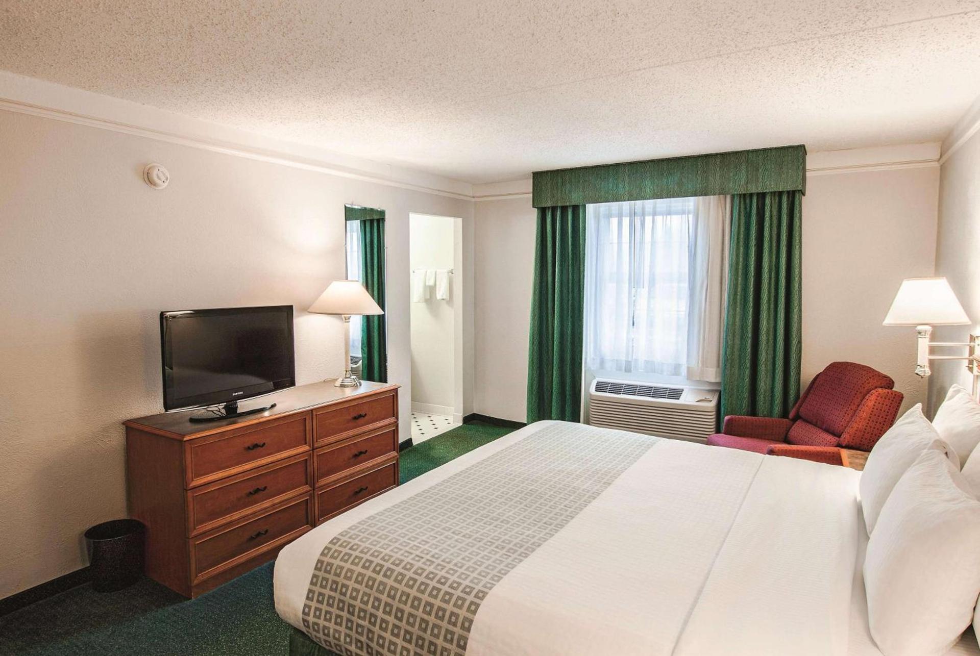 Baymont by Wyndham Indianapolis Airport Lynhurst photo 32