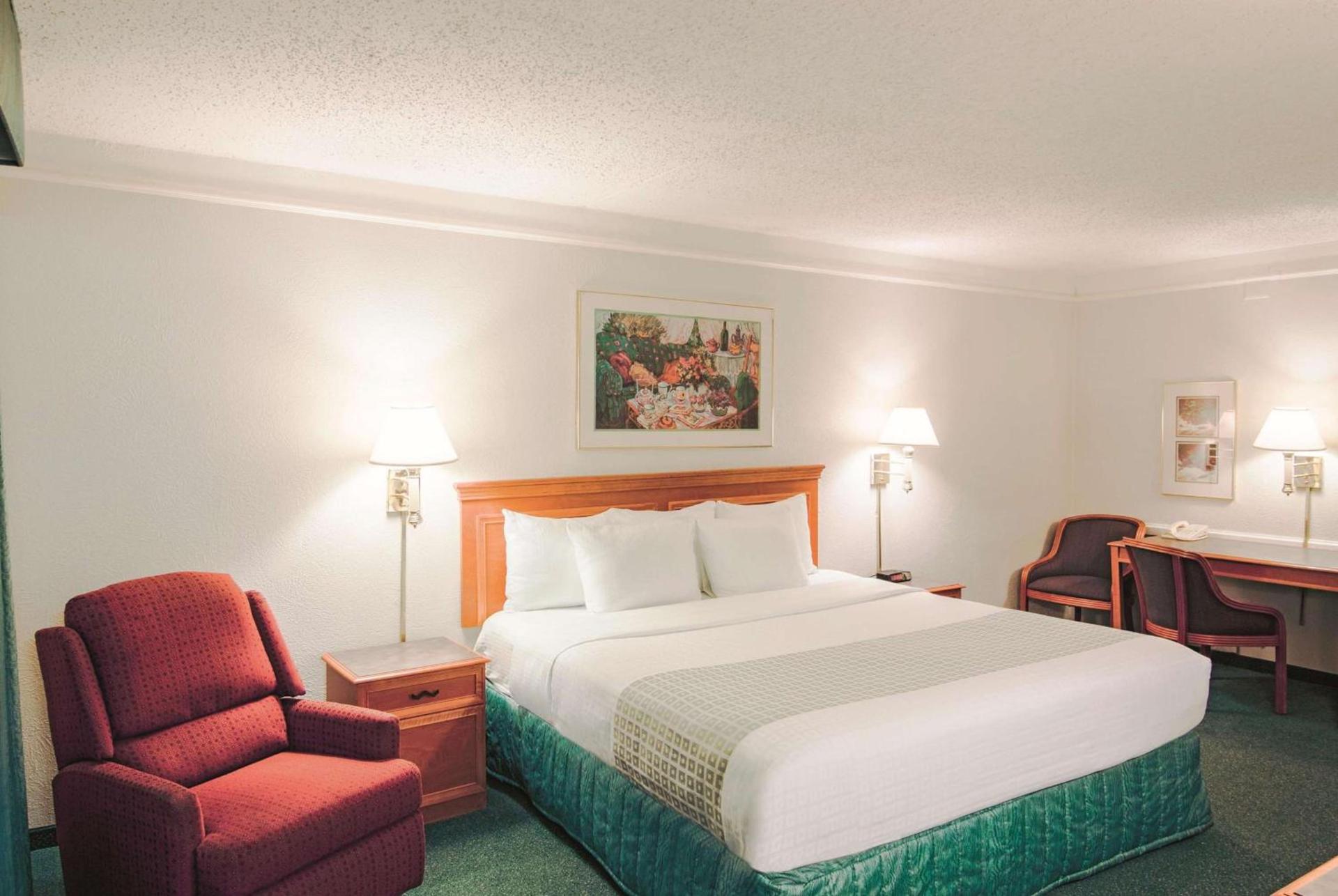 Baymont by Wyndham Indianapolis Airport Lynhurst photo 40